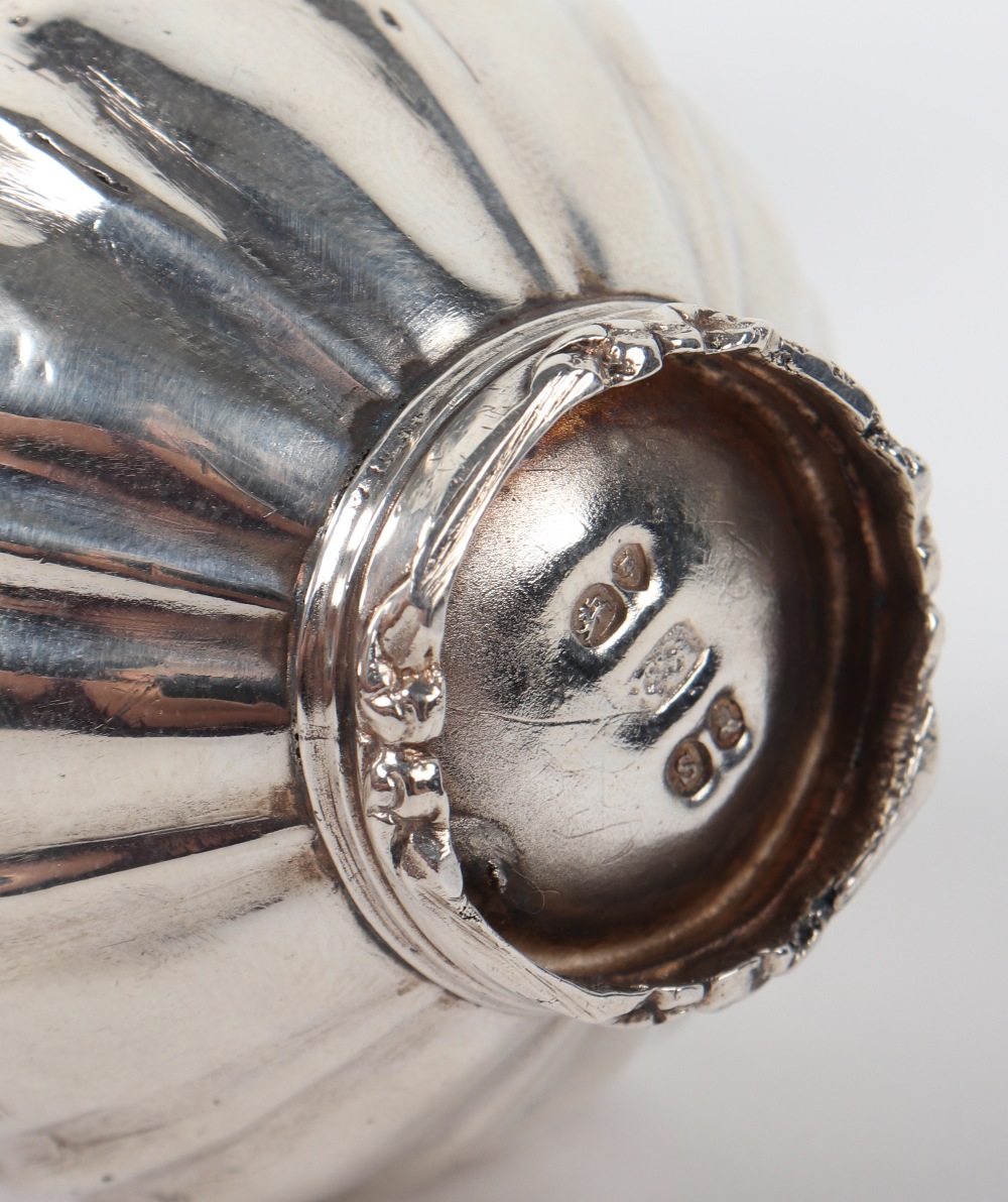 A George III shaker, London 1818 - Image 4 of 6