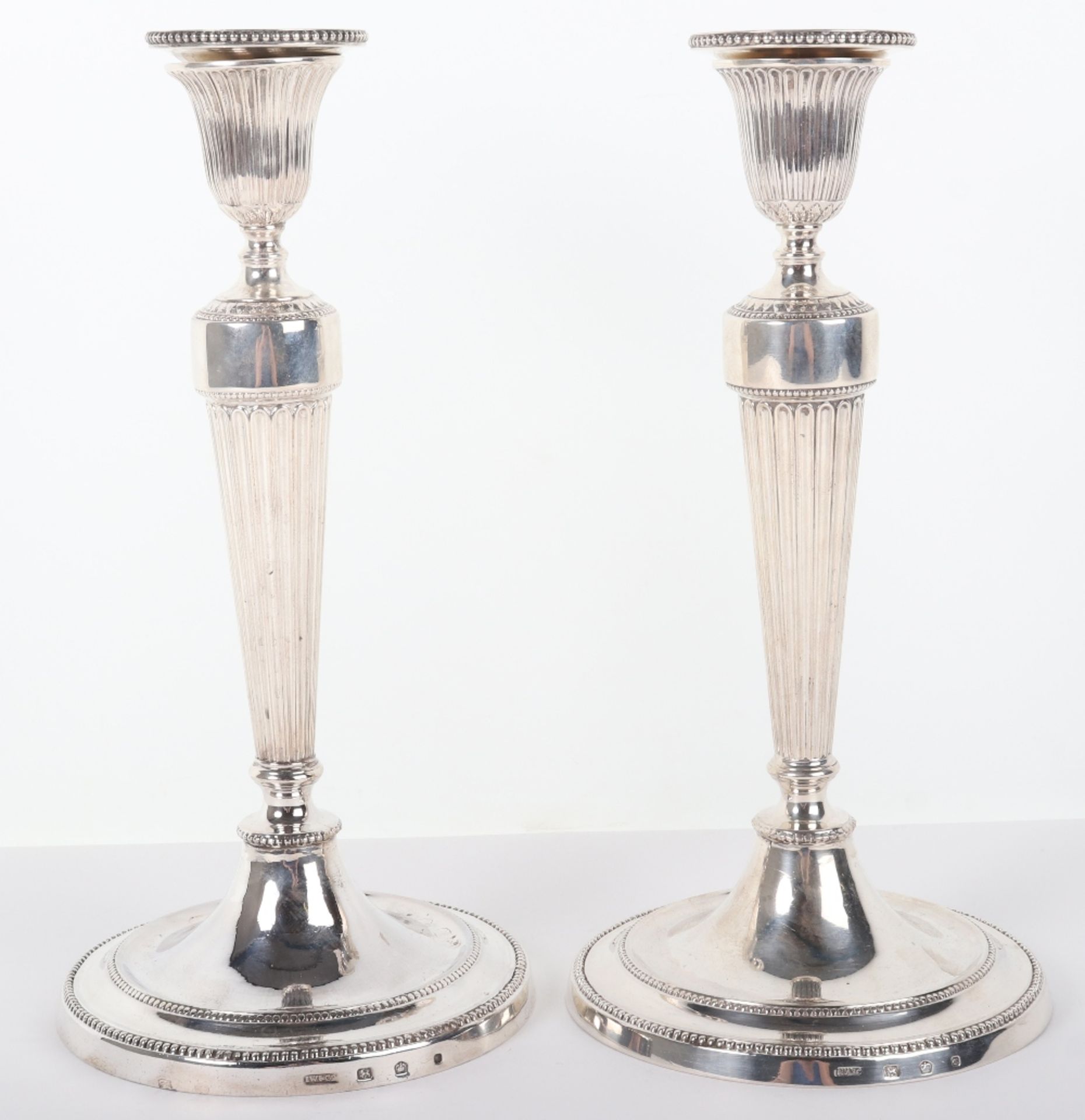 A pair of Georgian silver candlesticks, John Winter & Co, Sheffield 1773 - Bild 7 aus 11