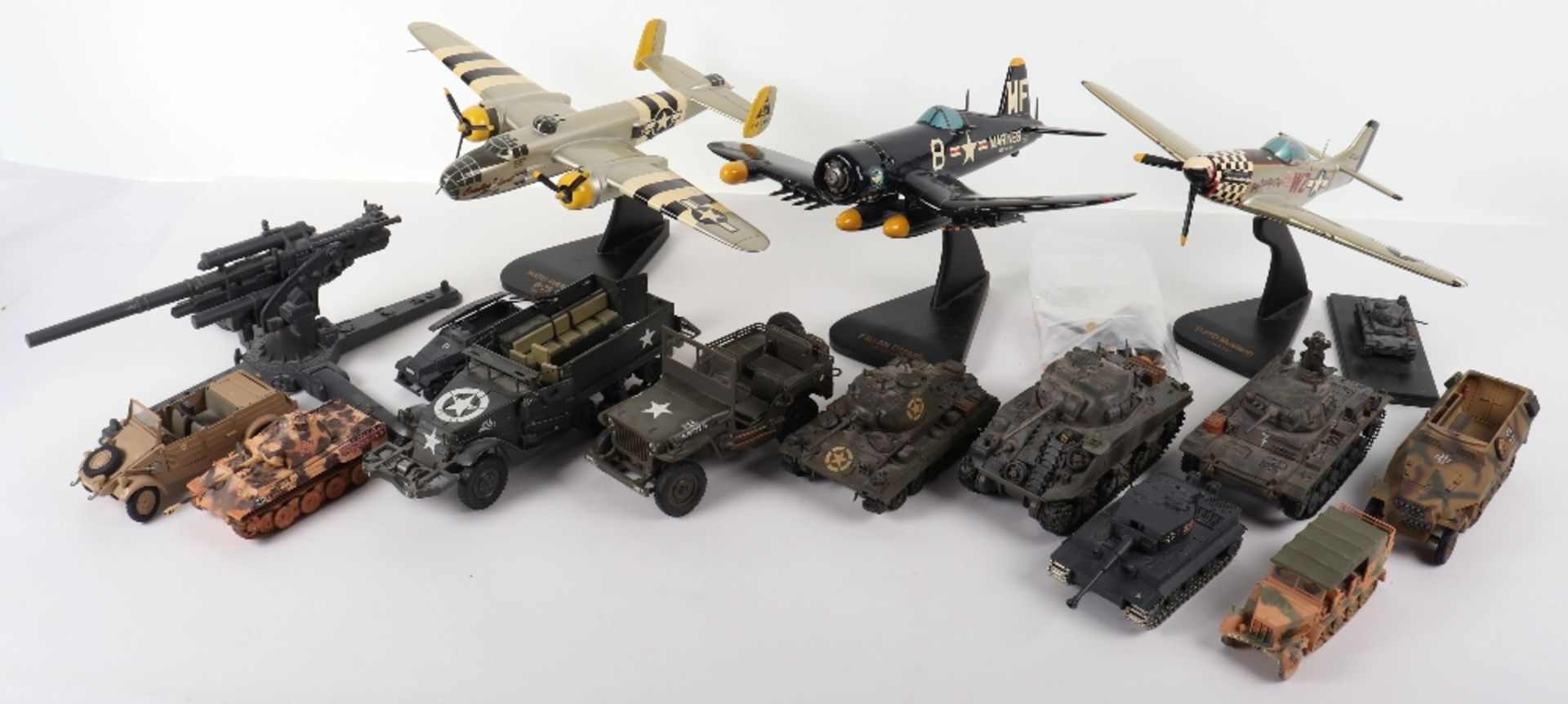 Collection of military vehicles and aircraft models - Image 5 of 6