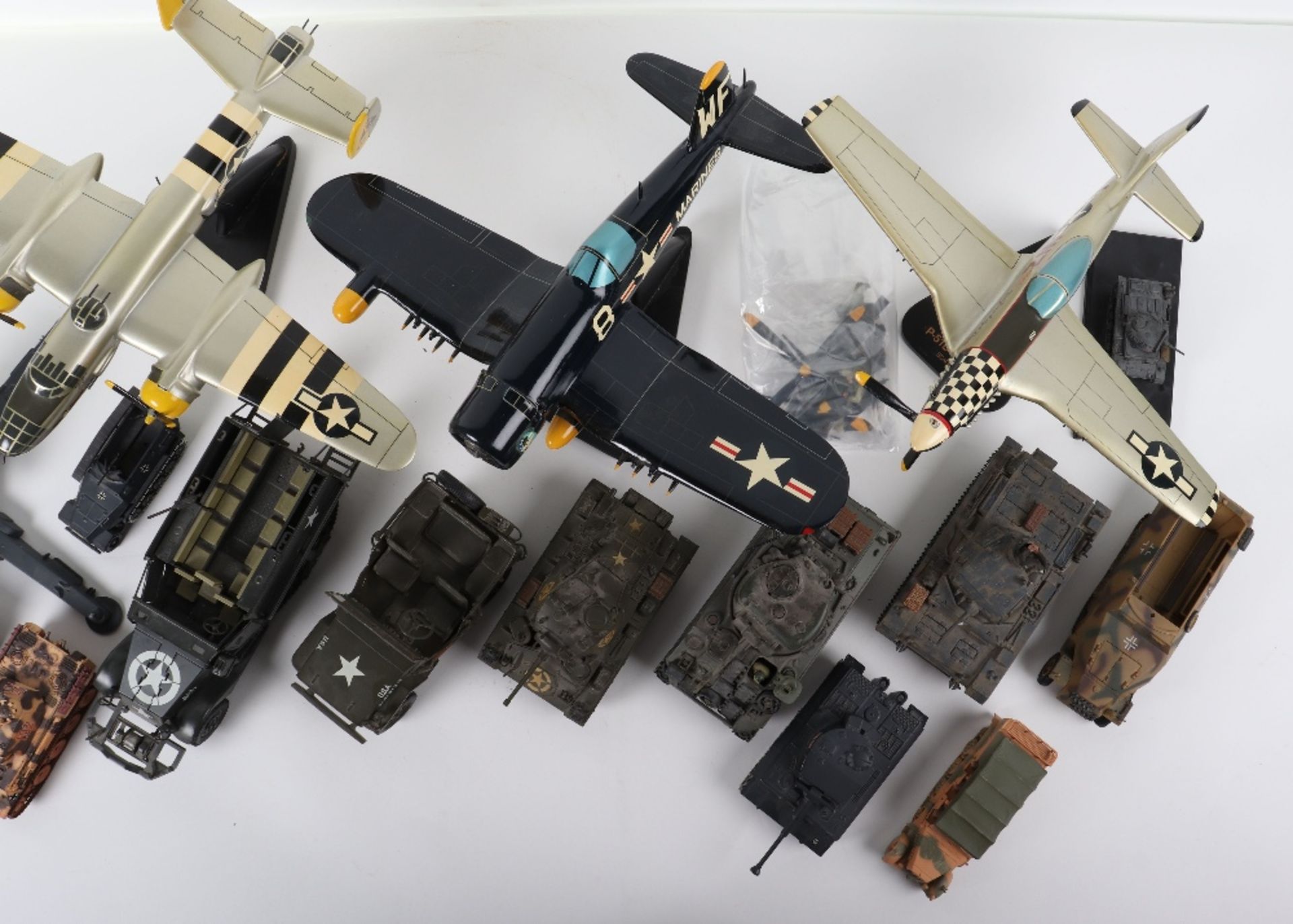 Collection of military vehicles and aircraft models - Image 3 of 6