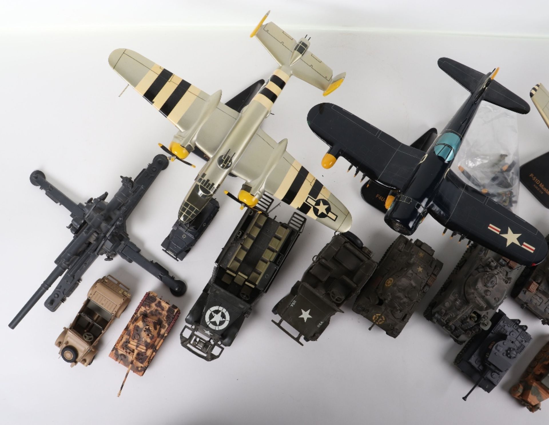 Collection of military vehicles and aircraft models - Image 2 of 6