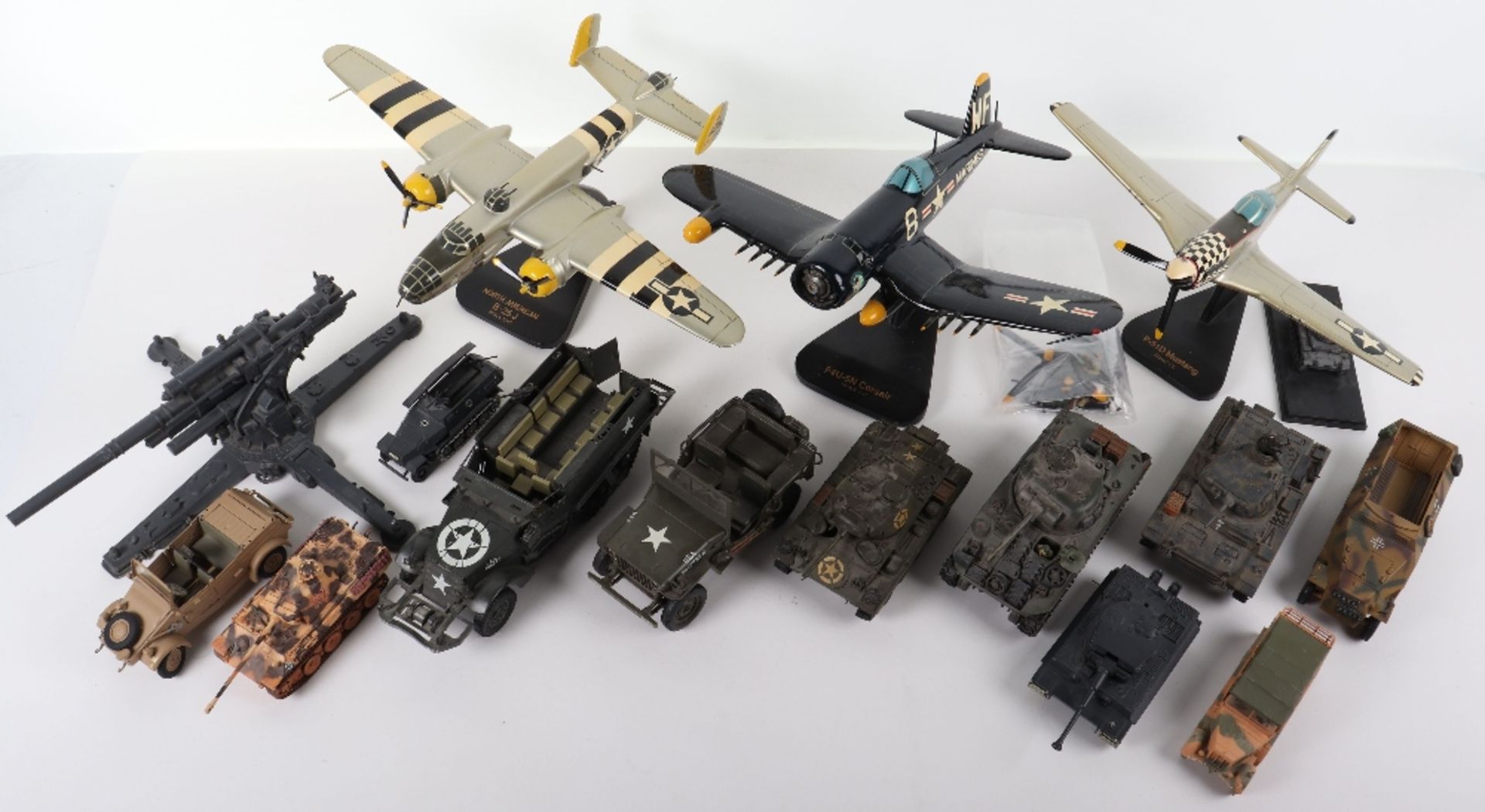 Collection of military vehicles and aircraft models - Image 4 of 6