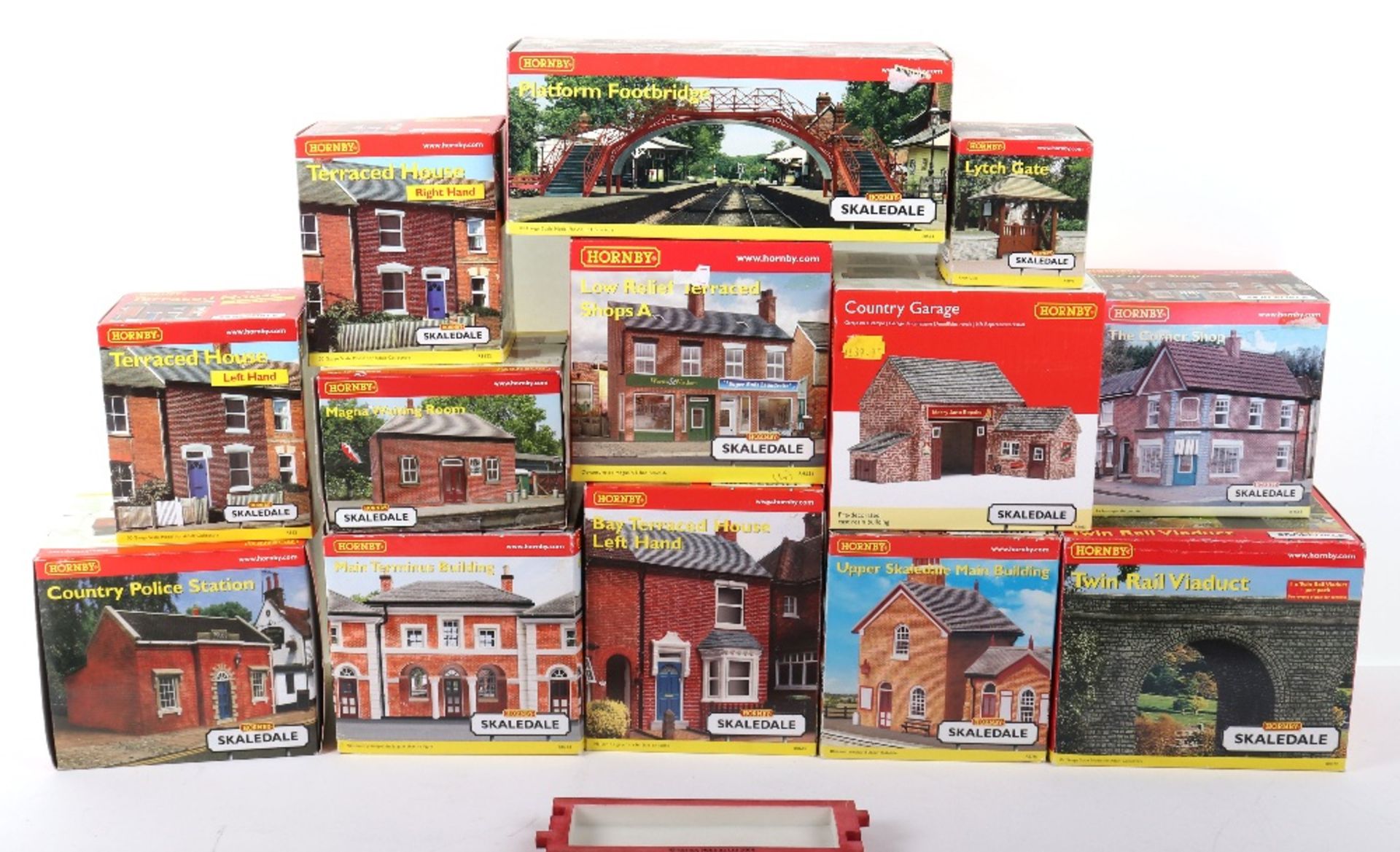 Collection of boxed Hornby track side buildings and accessories - Image 2 of 4