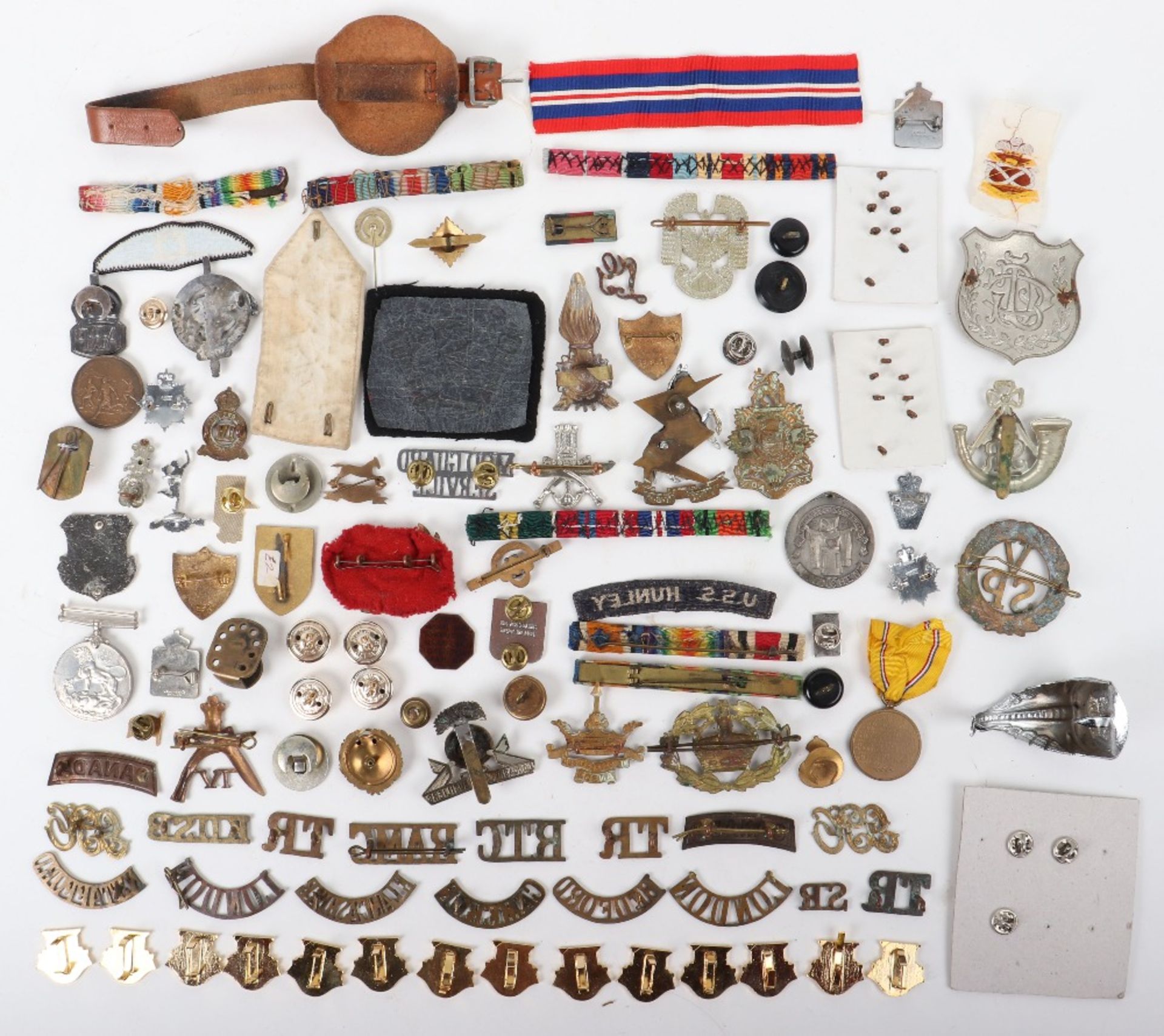 Mixed Military Badges and Curious - Bild 2 aus 2