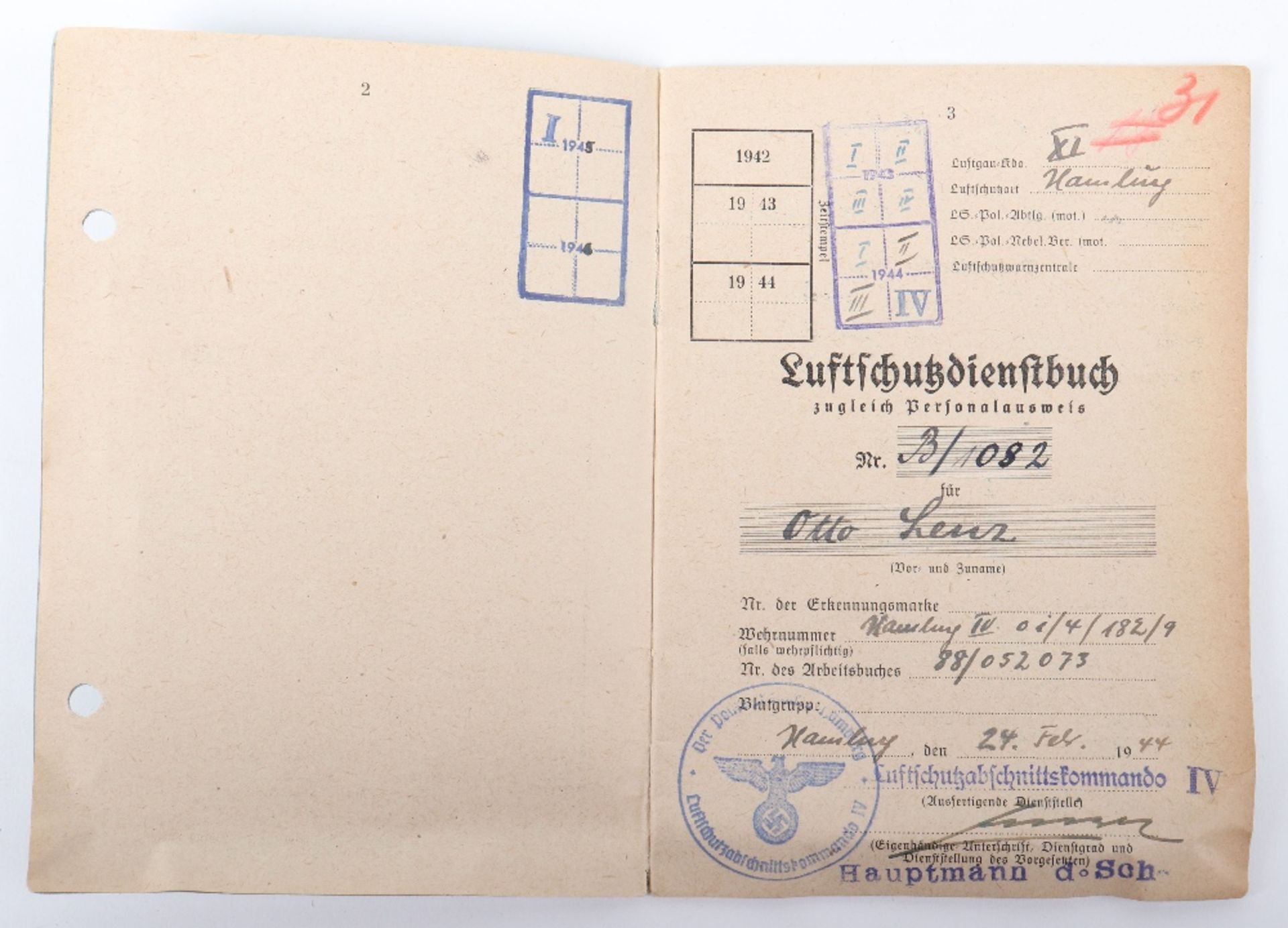 WW2 German Luftschutz Police Service Book - Bild 2 aus 5