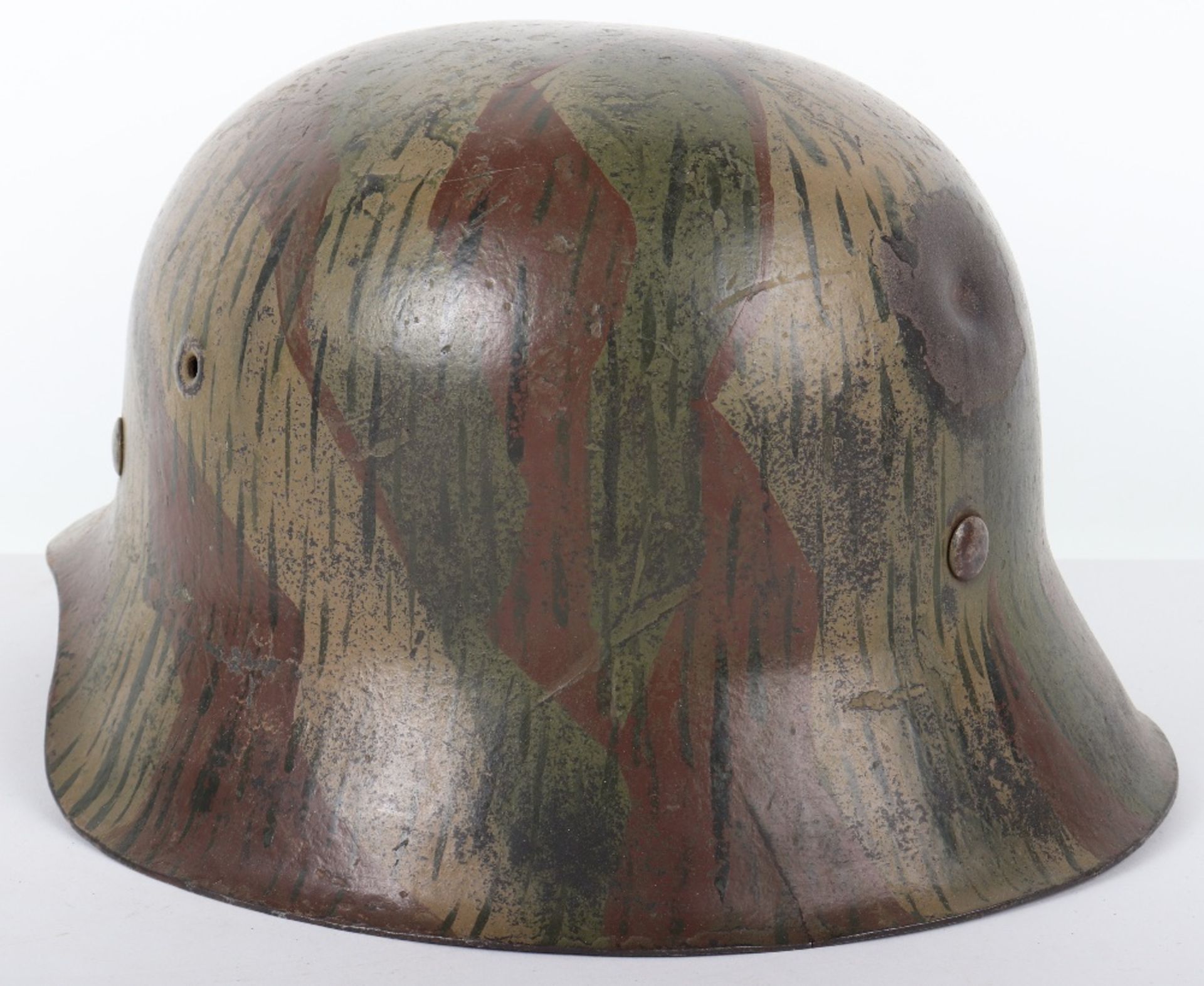 German Army / Luftwaffe M-42 Battle Damaged Steel Combat Helmet - Bild 4 aus 9