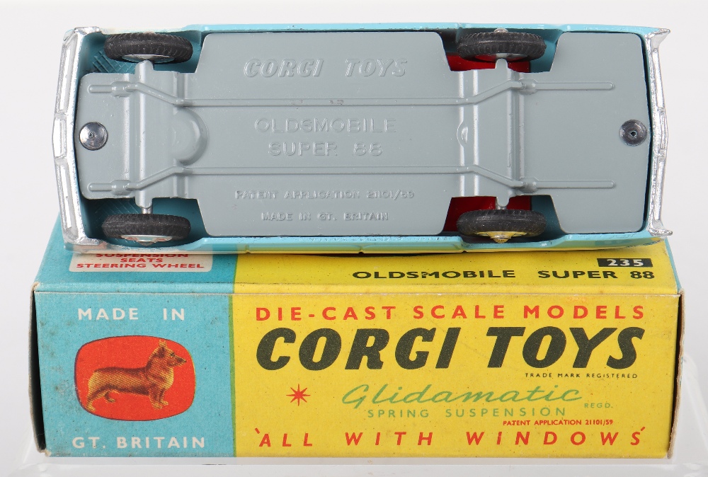 Corgi Toys 235 Oldsmobile Super 88 - Image 3 of 5