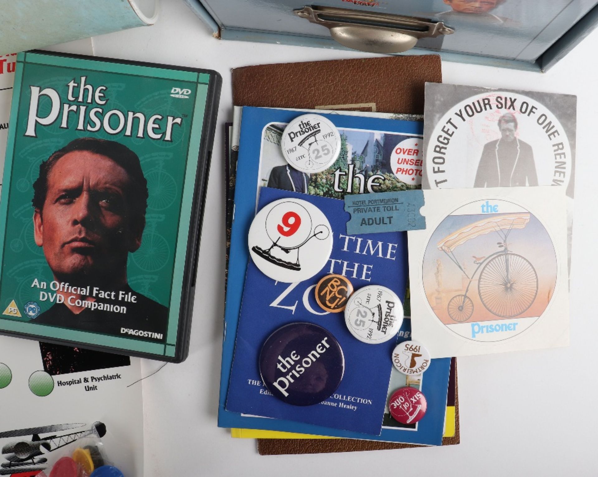 Collection of “The Prisoner” and Hotel Portmeirion Memorabilia - Bild 2 aus 7