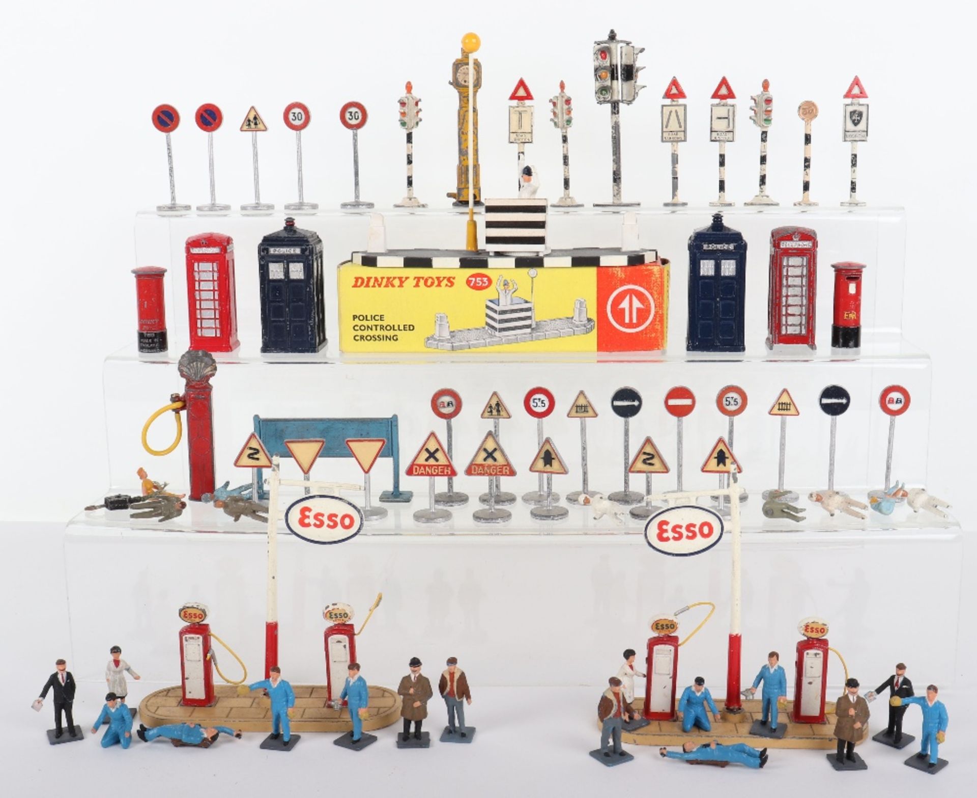 Dinky Toys Road Signs Accessories Petrol Pumps