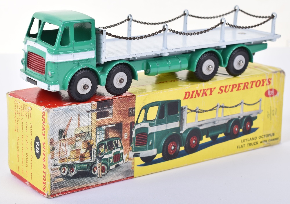 Dinky Supertoys 935 Leyland Octopus Flat Truck with Chains