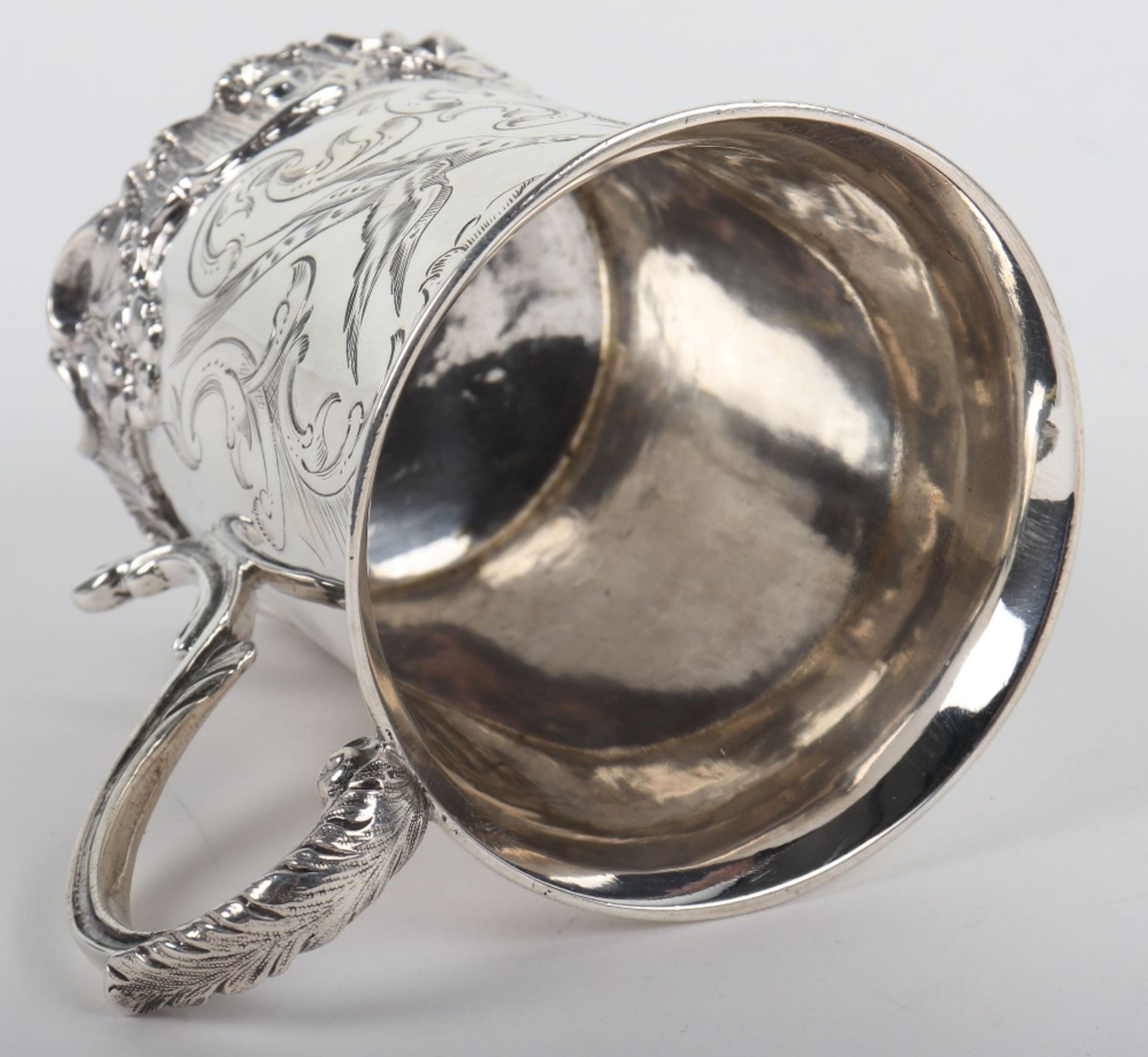 A Victorian silver mug, Robert Wallis, London 1845 - Image 7 of 8