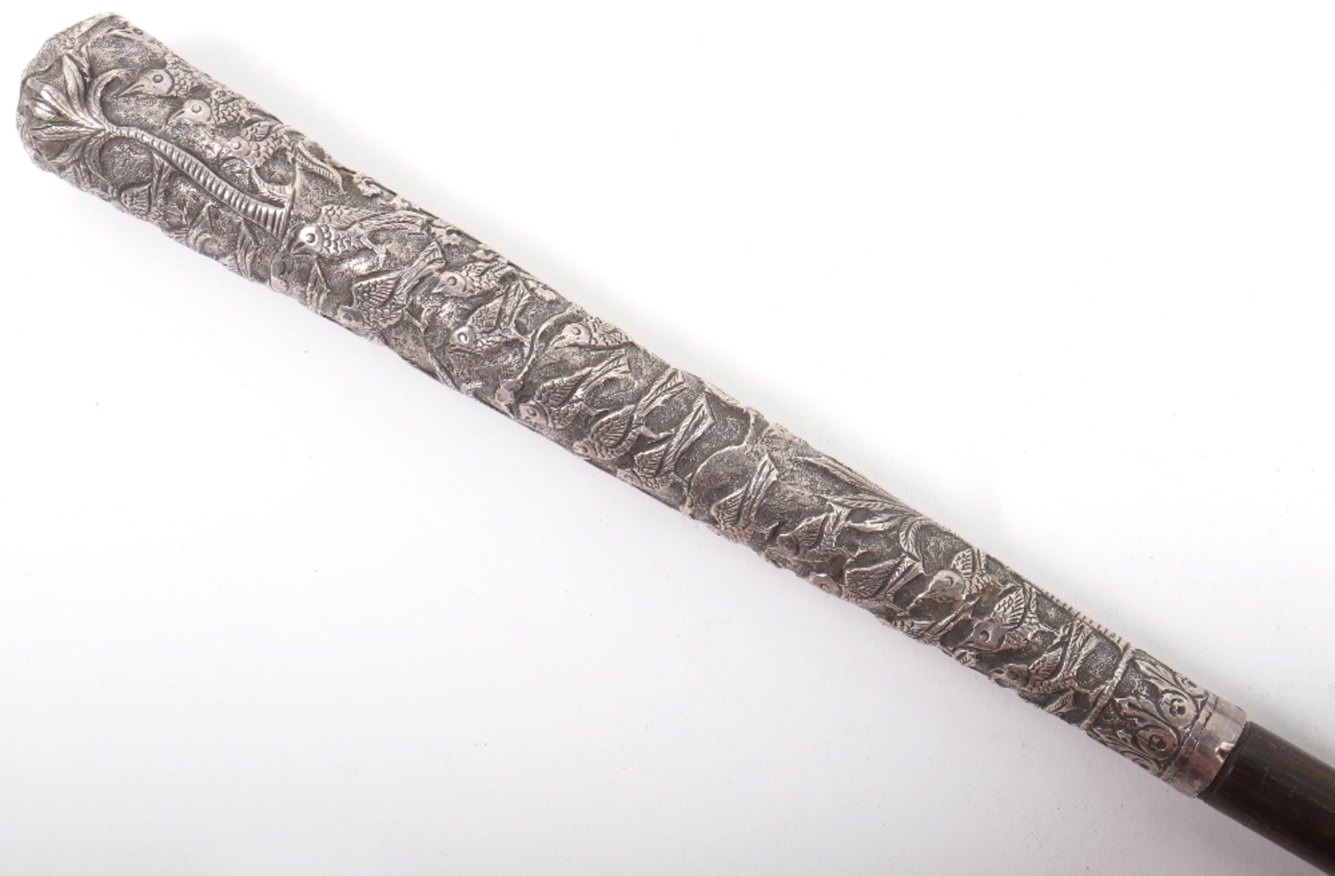 A 19th century silver (unmarked) colonial walking cane, decorated extensively with birds and palms - Bild 12 aus 21