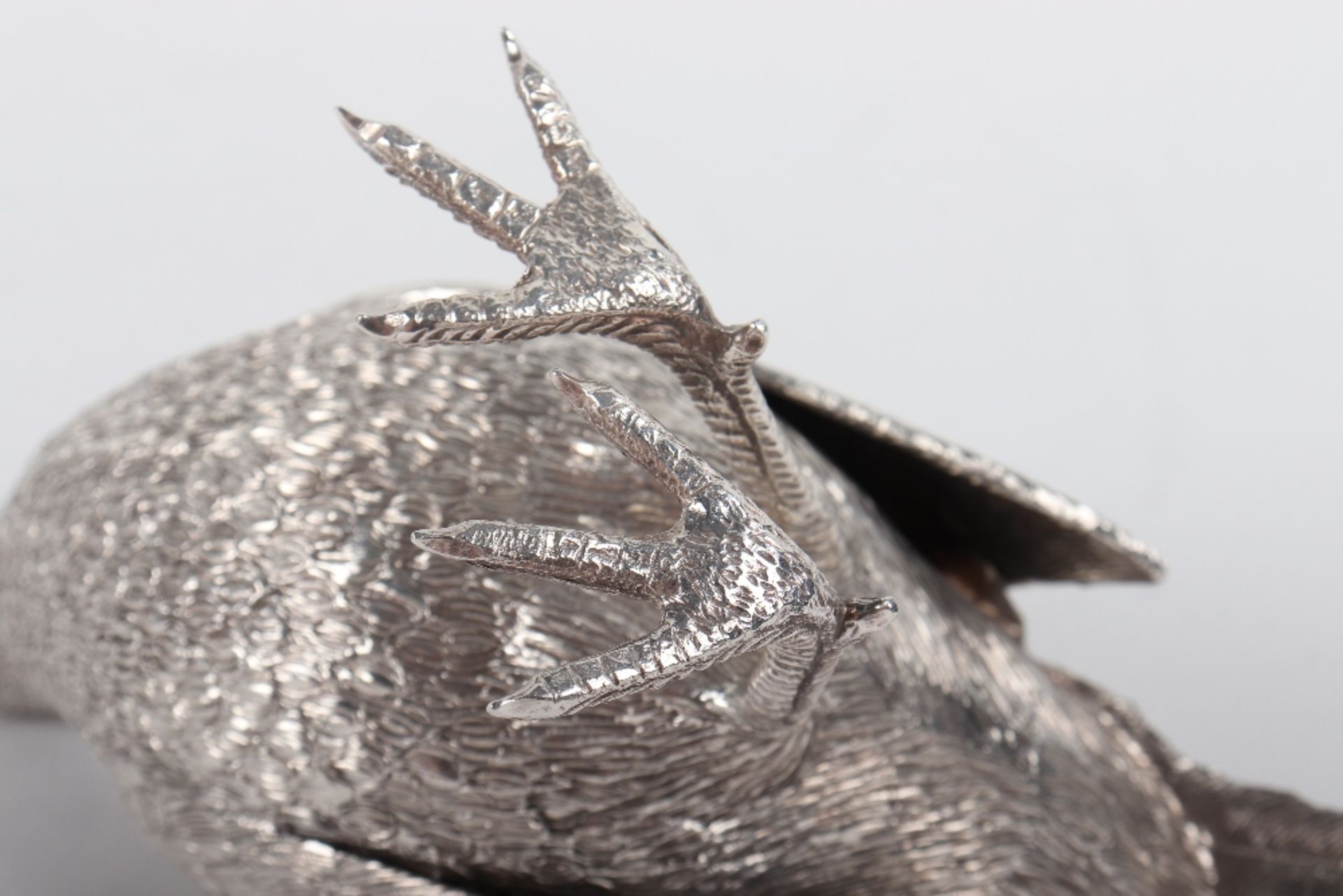 A pair of silver pheasants, modern, male and female - Bild 7 aus 7