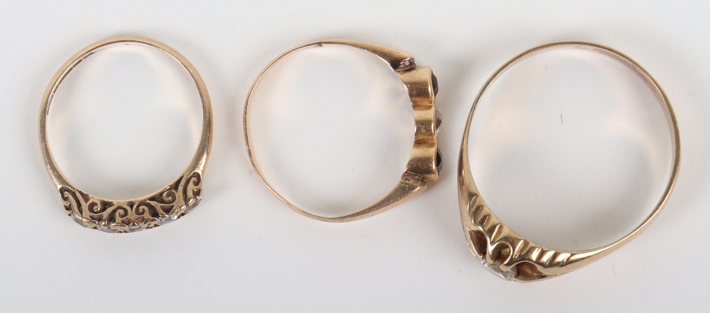 Two 9ct gold rings with imitation diamond stones (6g total) - Image 4 of 4