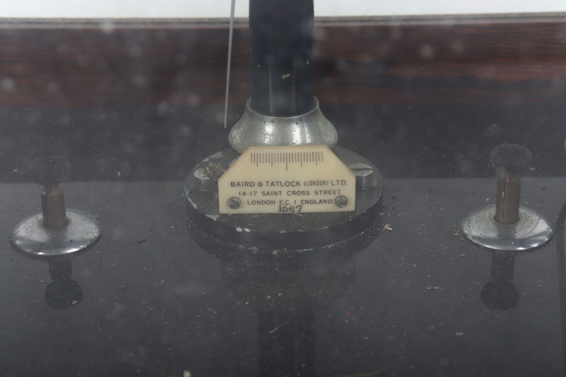 A Townson & Mercer set of scales, in glass, oak and mahogany case - Image 4 of 10