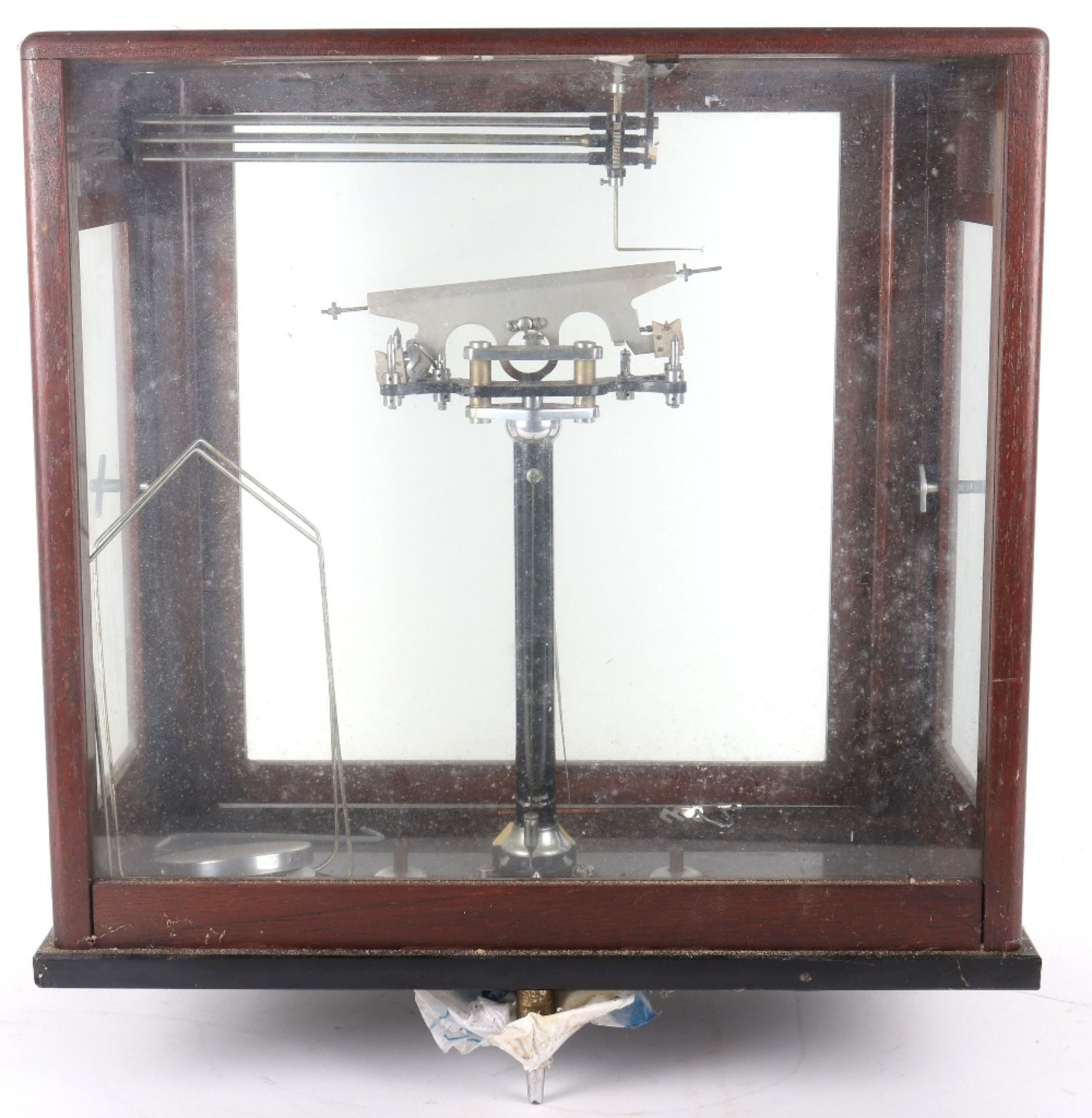 A Townson & Mercer set of scales, in glass, oak and mahogany case - Image 7 of 10