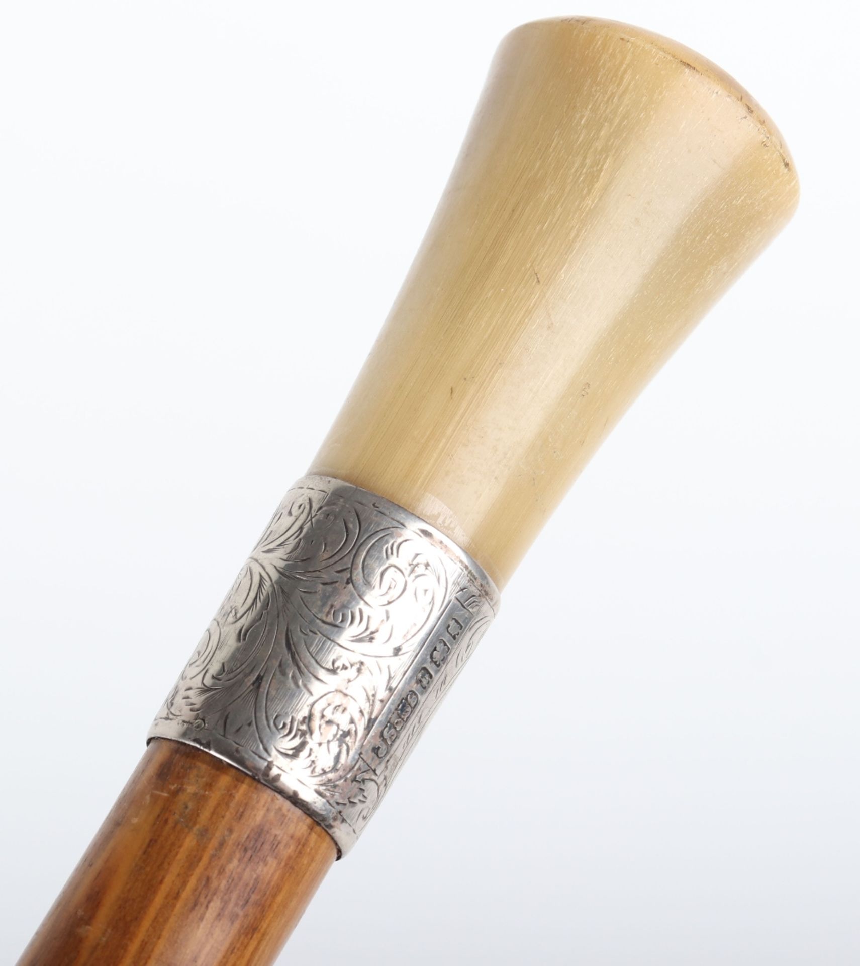 An early 20th century horn and silver banded walking cane - Bild 5 aus 19