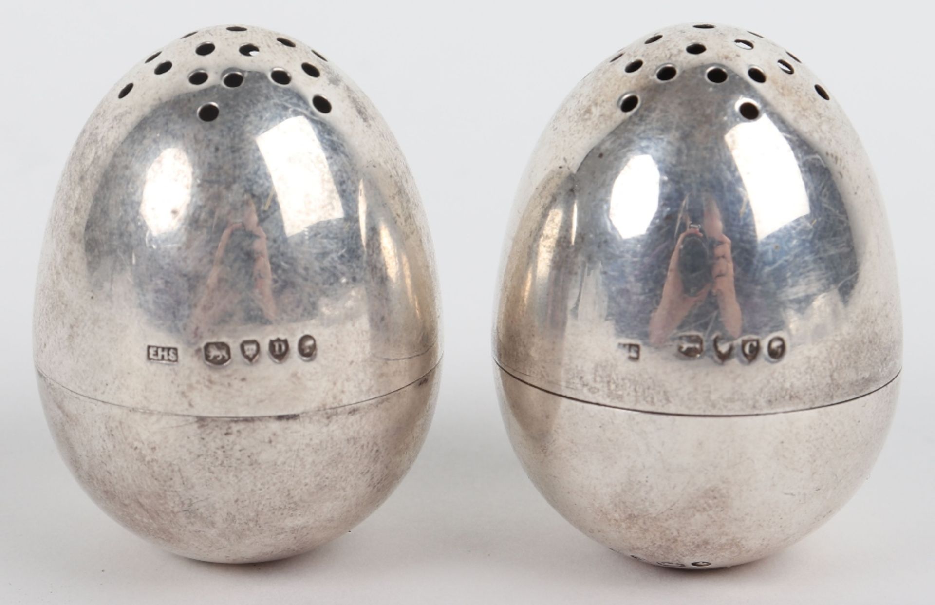 A pair of Victorian silver peppers, London 1878 - Image 2 of 8