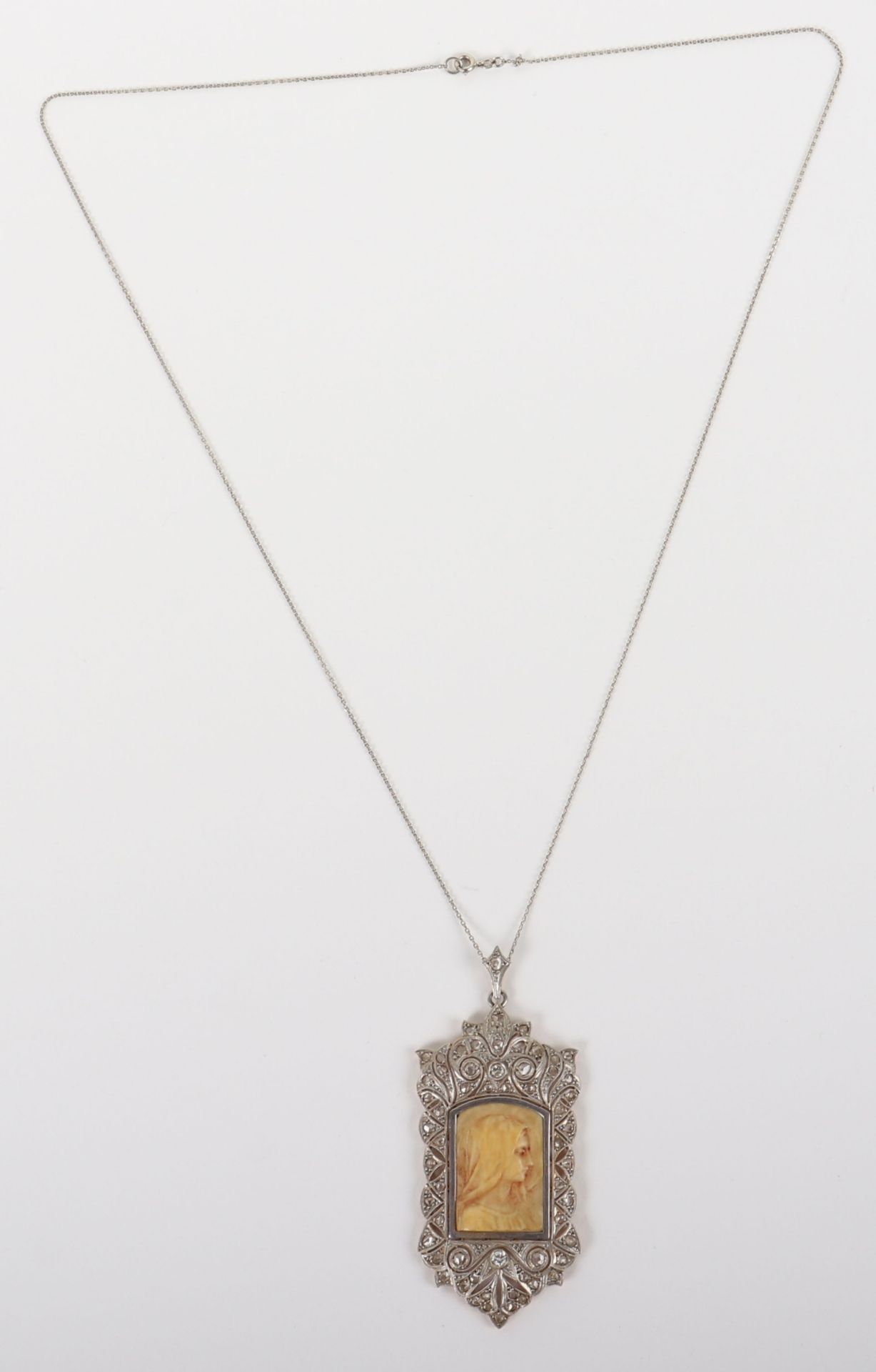 A Continental 18ct gold and diamond religious pendant - Bild 3 aus 3