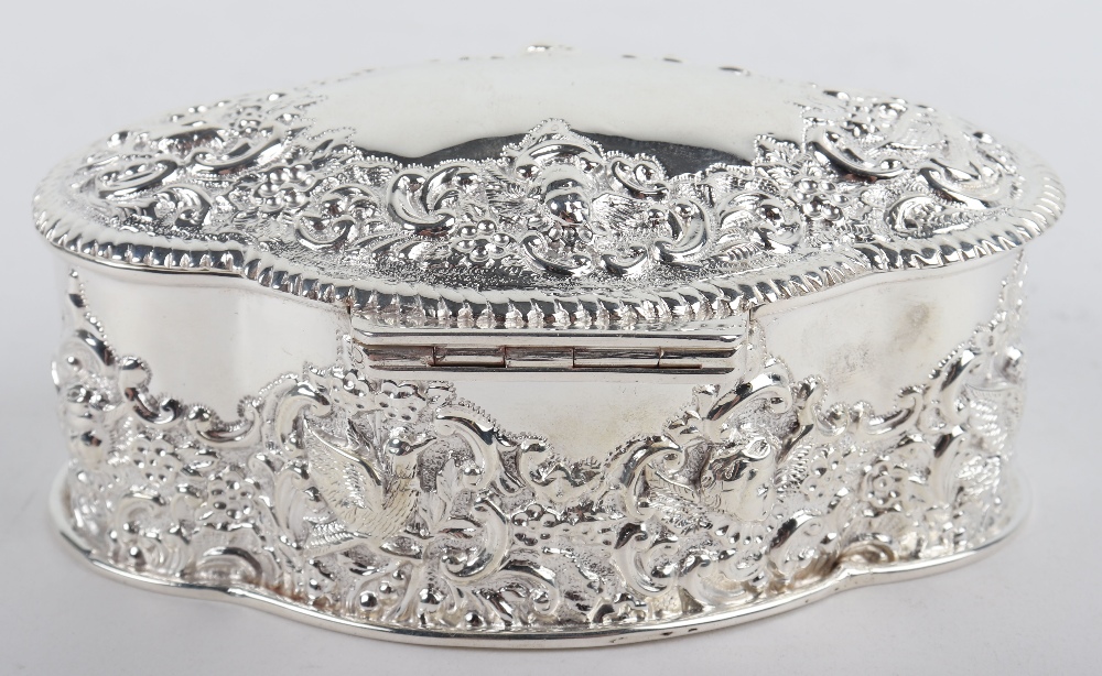 A Victorian chased silver box, Chester 1896 - Image 2 of 7