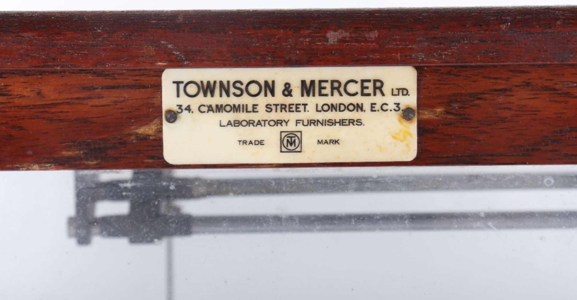 A Townson & Mercer set of scales, in glass, oak and mahogany case - Image 3 of 10