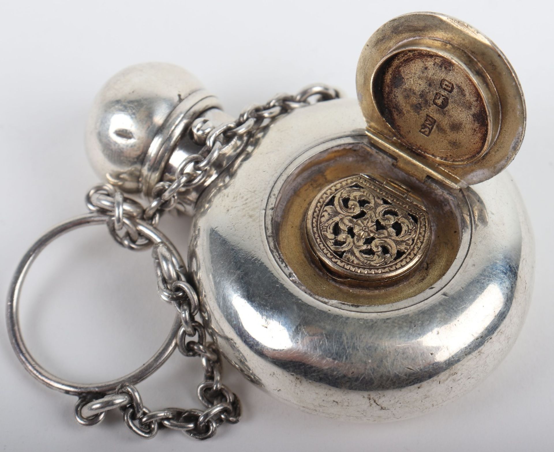 A rare silver scent bottle/vinaigrette/pill box, Sampson & Mordan, London 1875 - Image 7 of 8