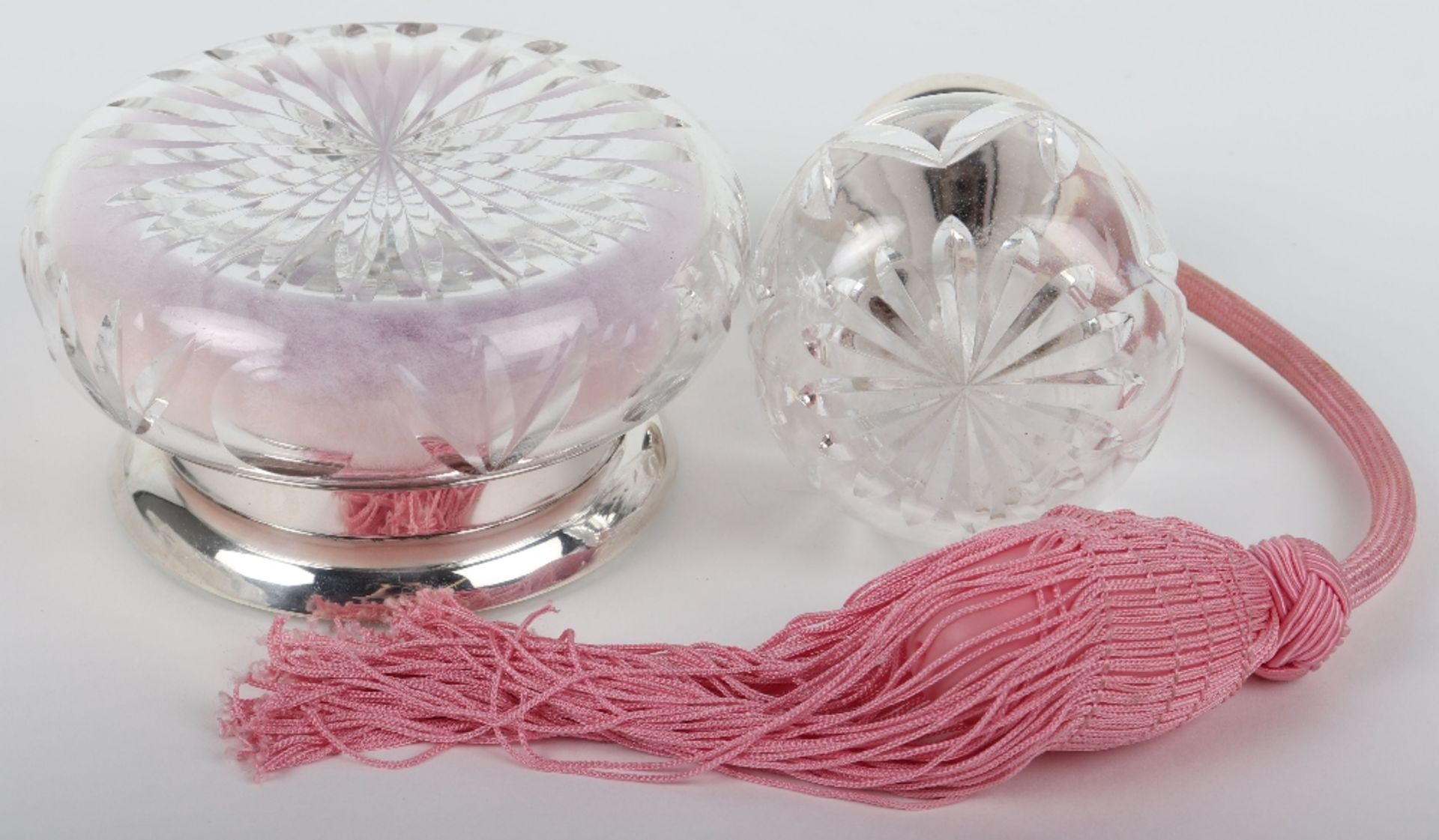 A silver and guilloche enamel perfume set, London 1959 - Bild 5 aus 6