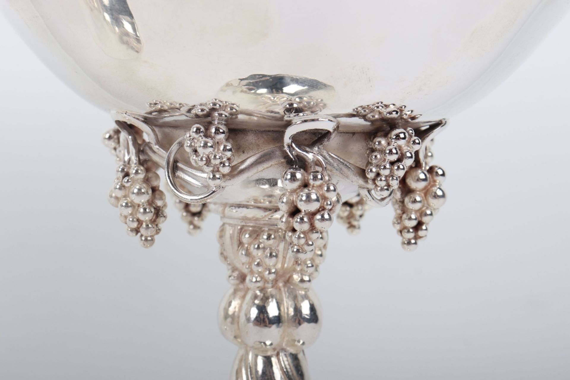 A pair of Georg Jensen silver Grape pattern pedestal bowls/tazzas - Image 3 of 9