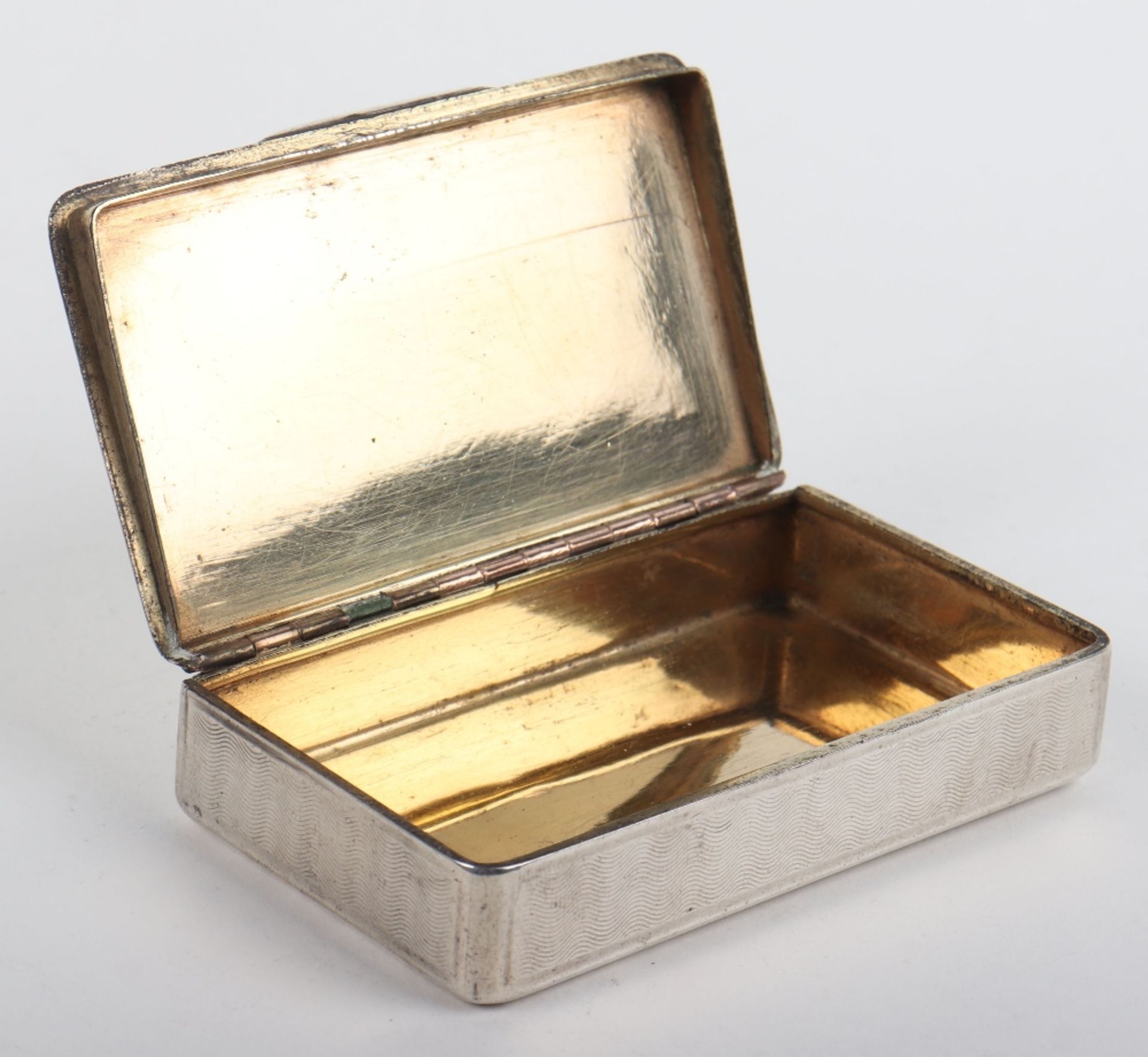 A silver snuff box, unmarked - Image 6 of 6