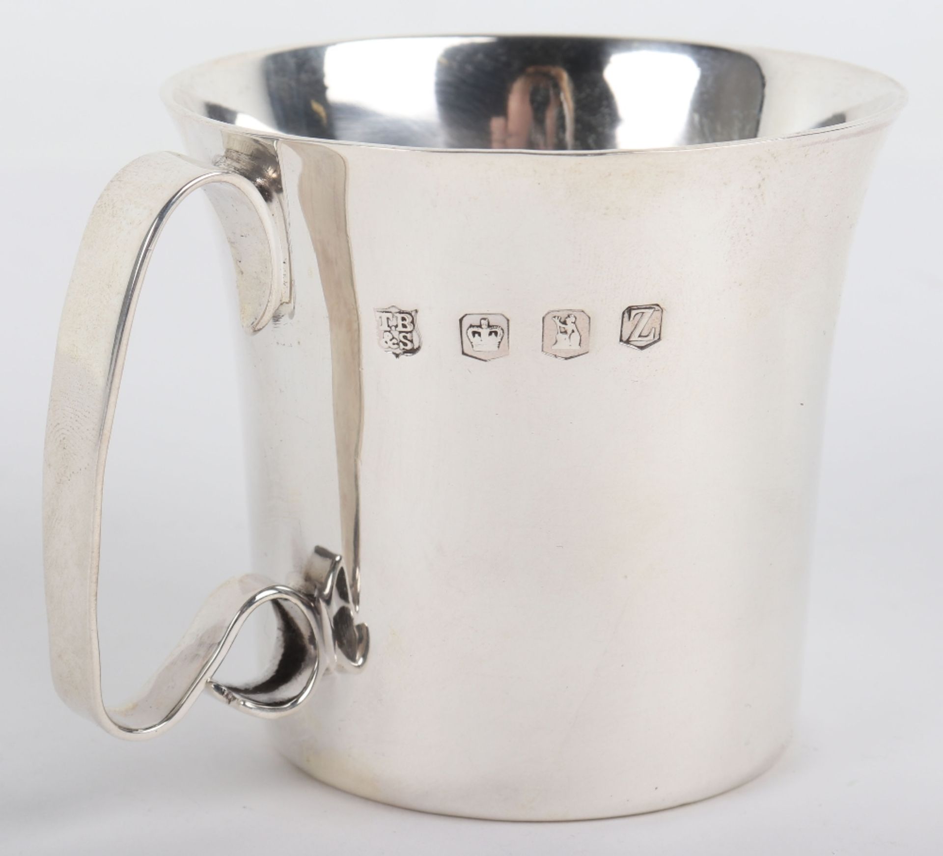 A silver mug, Thomas Bradbury & Sons, Sheffield 1942