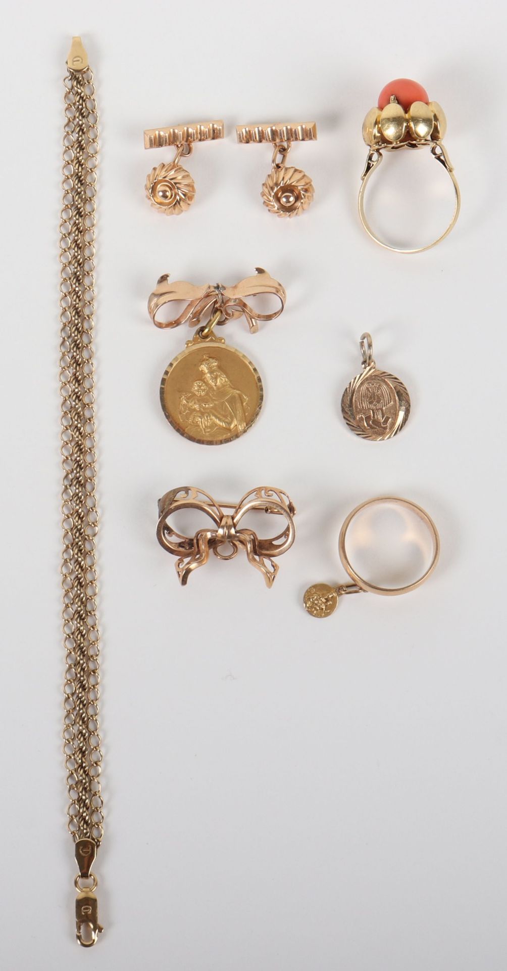 A selection of unmarked gold jewellery