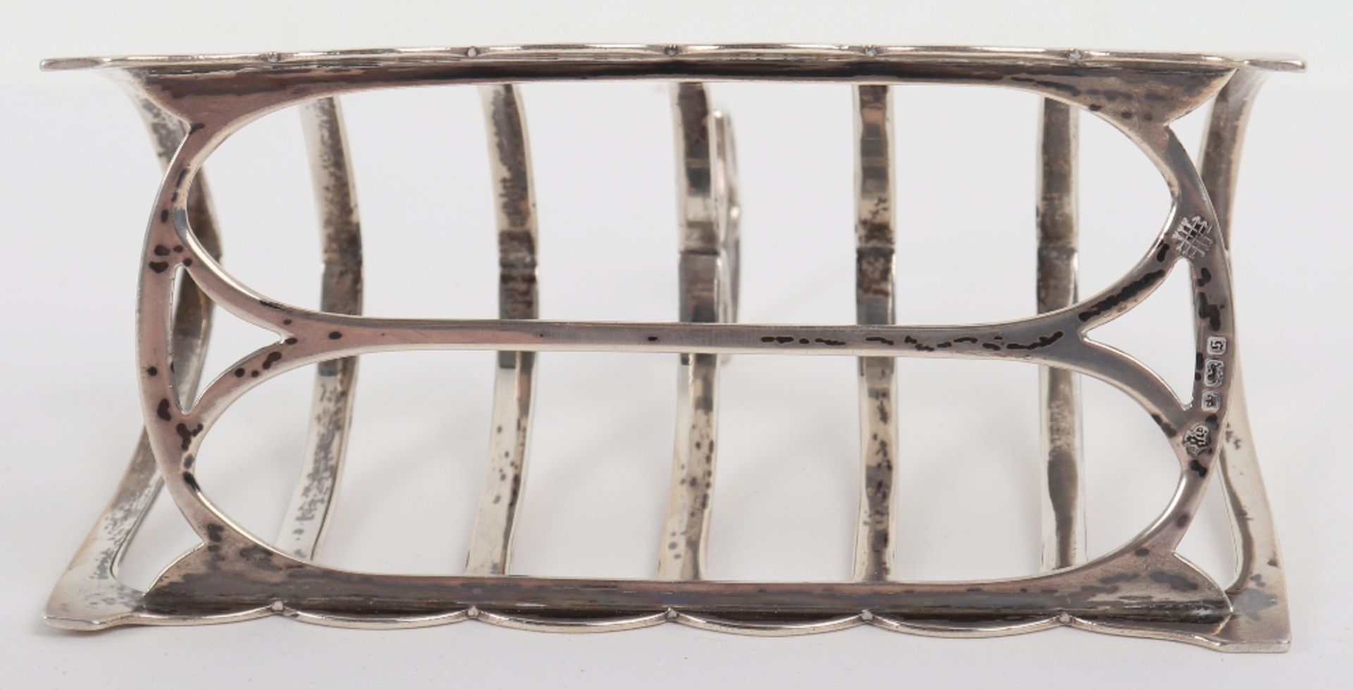 A silver toast rack, William Hutton & Sons Ltd, Sheffield 1910 - Image 3 of 7