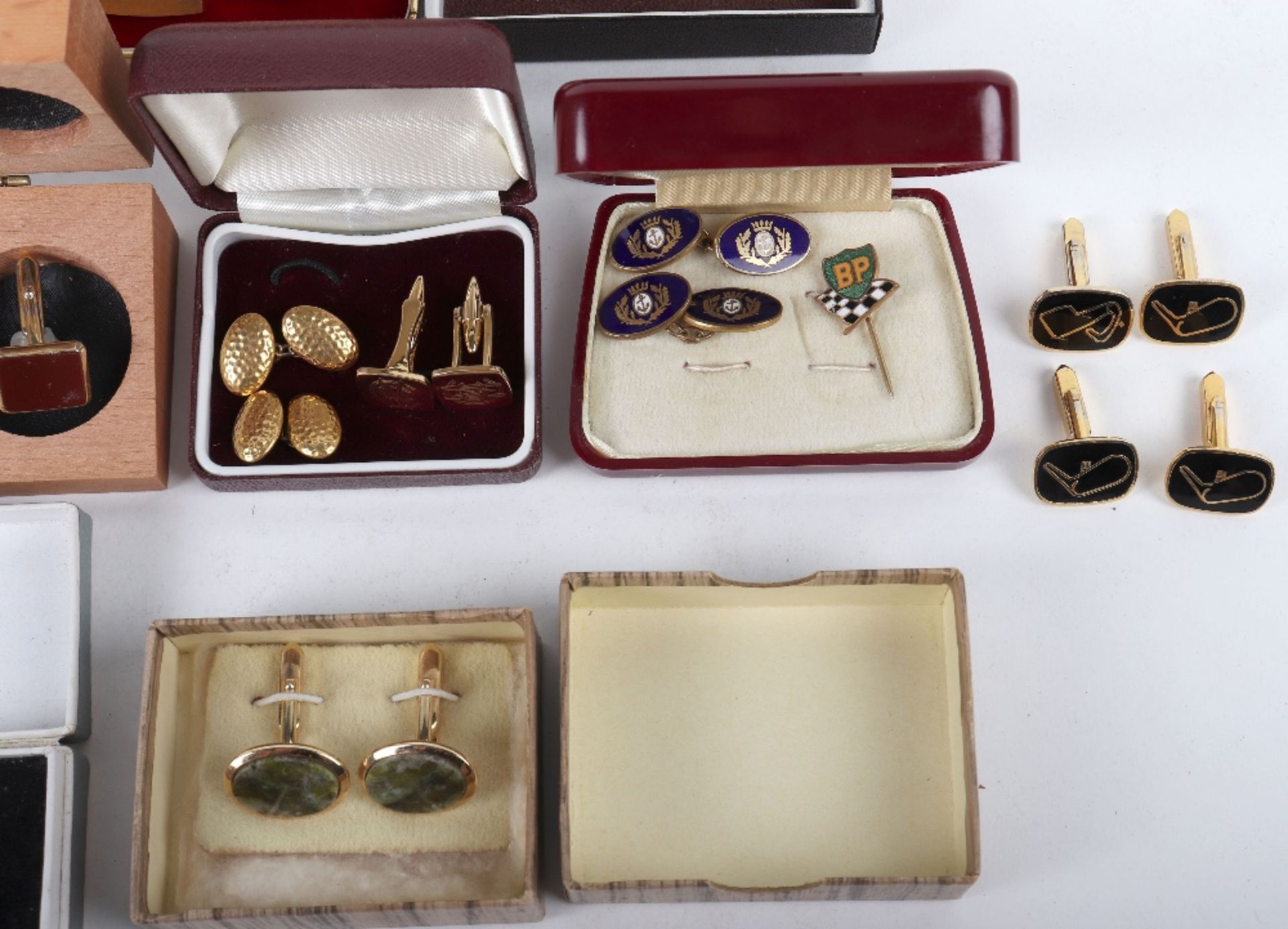 A pair of 15ct gold cufflinks (3.76g) - Bild 5 aus 12