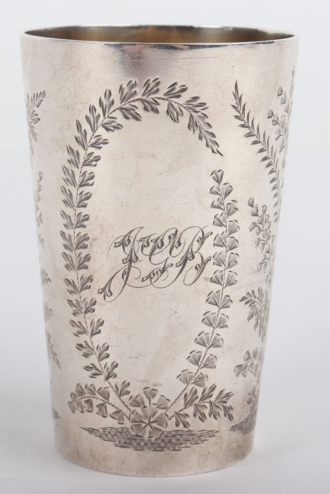 A Victorian silver beaker, Edward Barnard & Sons, London 1890 - Image 2 of 8