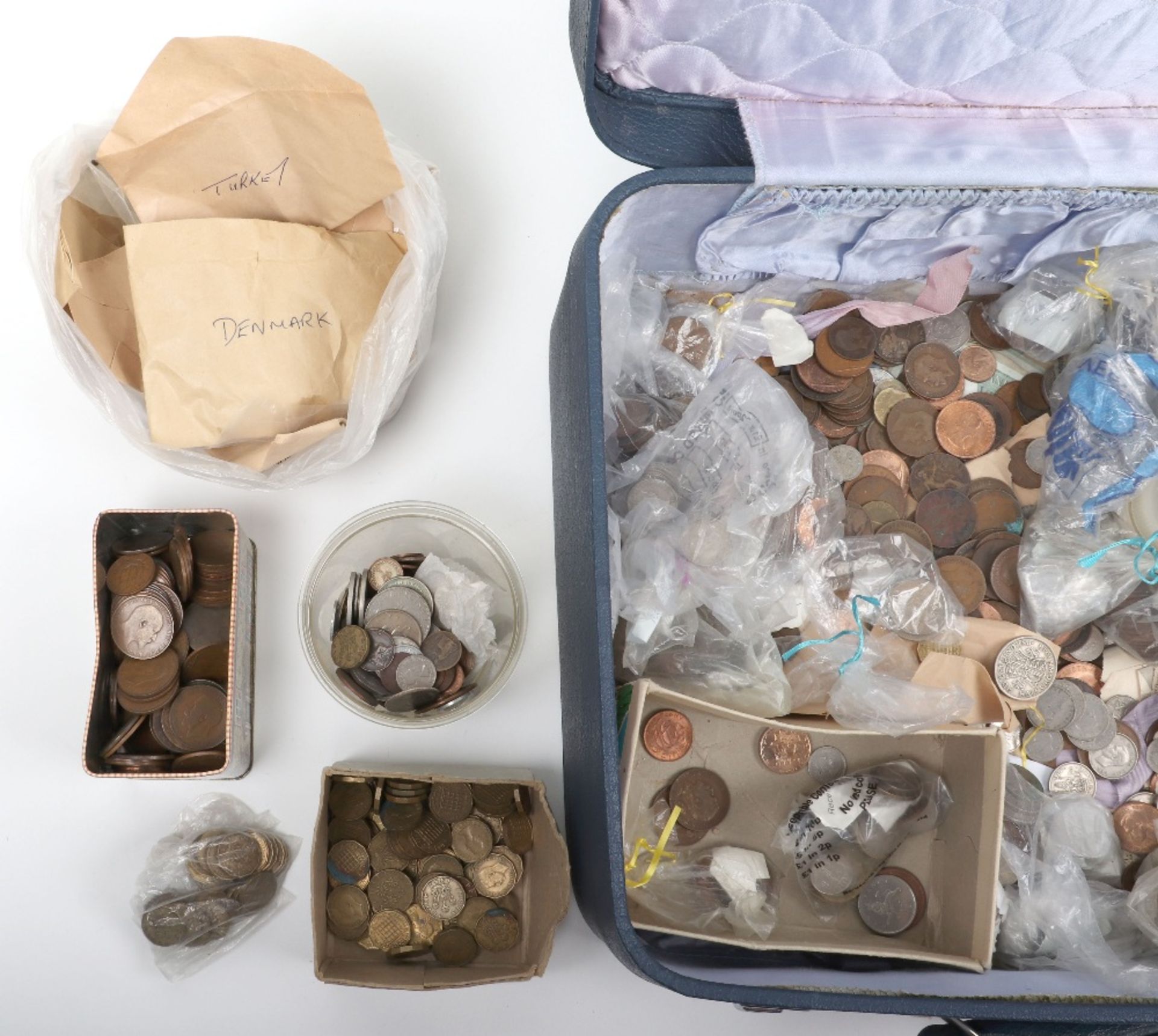 A briefcase of GB and world coinage - Image 4 of 7