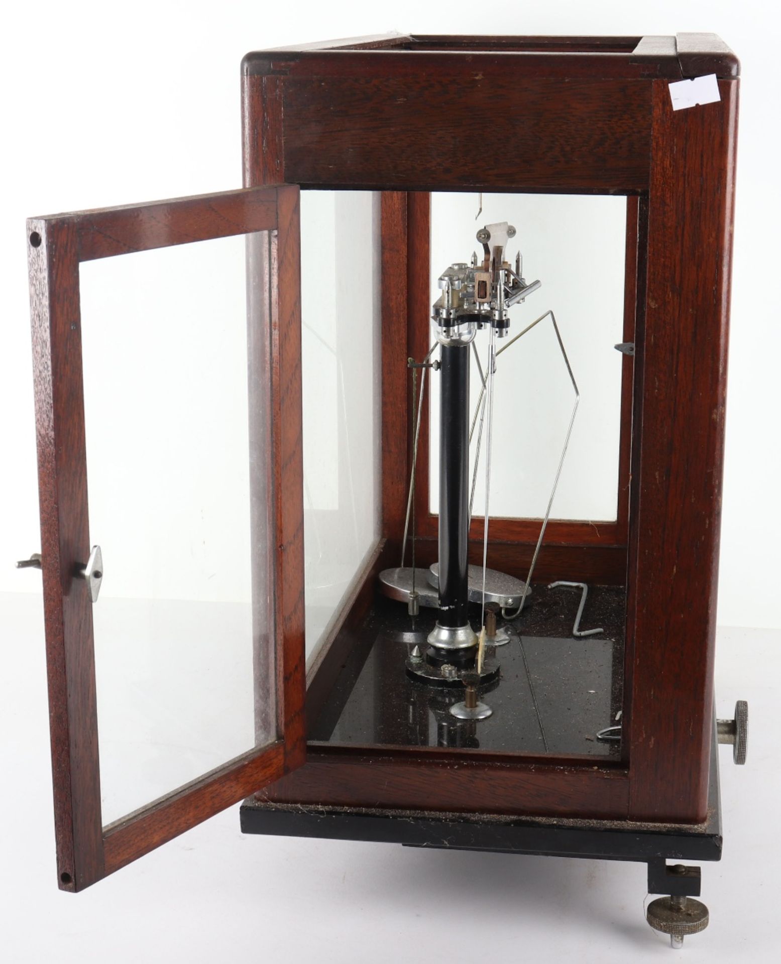 A Townson & Mercer set of scales, in glass, oak and mahogany case - Image 9 of 10