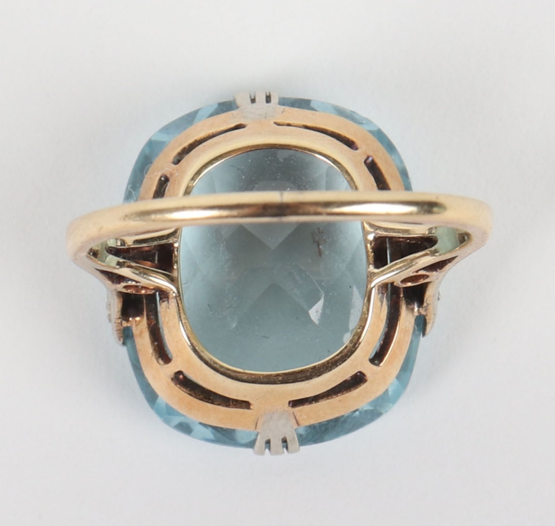 A large aquamarine, diamond, gold and platinum dress ring (marks ineligible) - Bild 5 aus 5