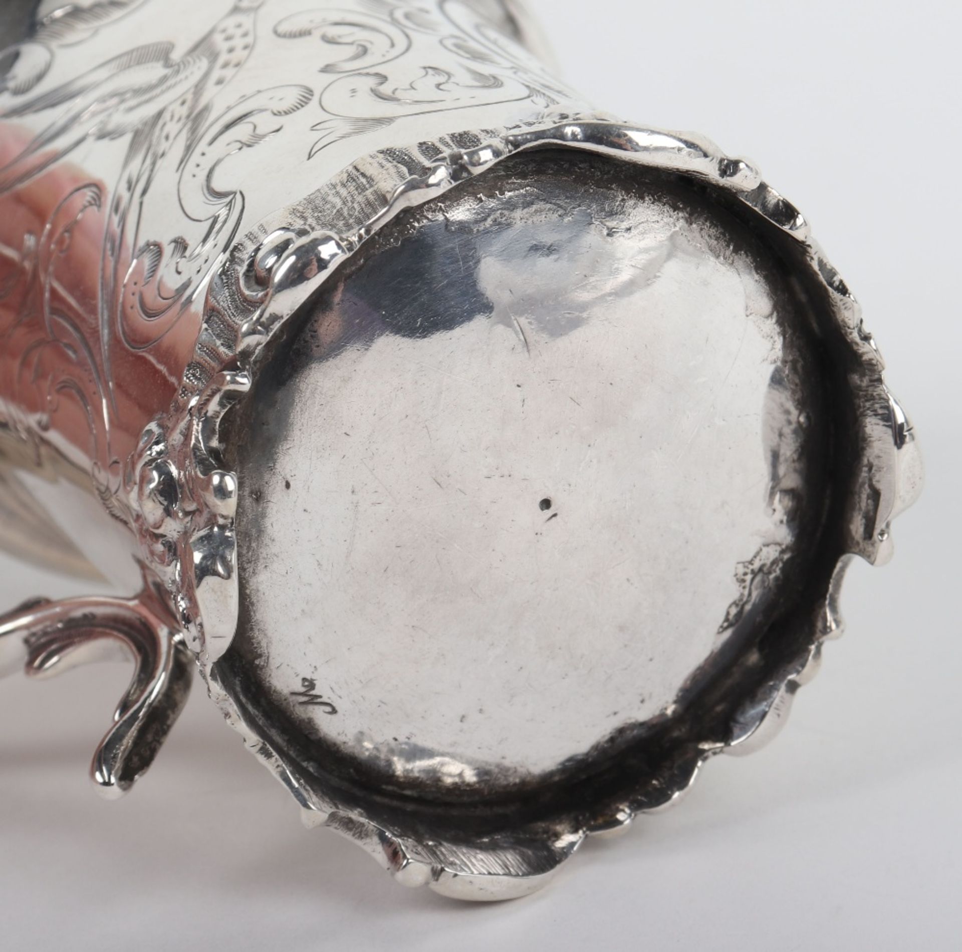 A Victorian silver mug, Robert Wallis, London 1845 - Image 6 of 8