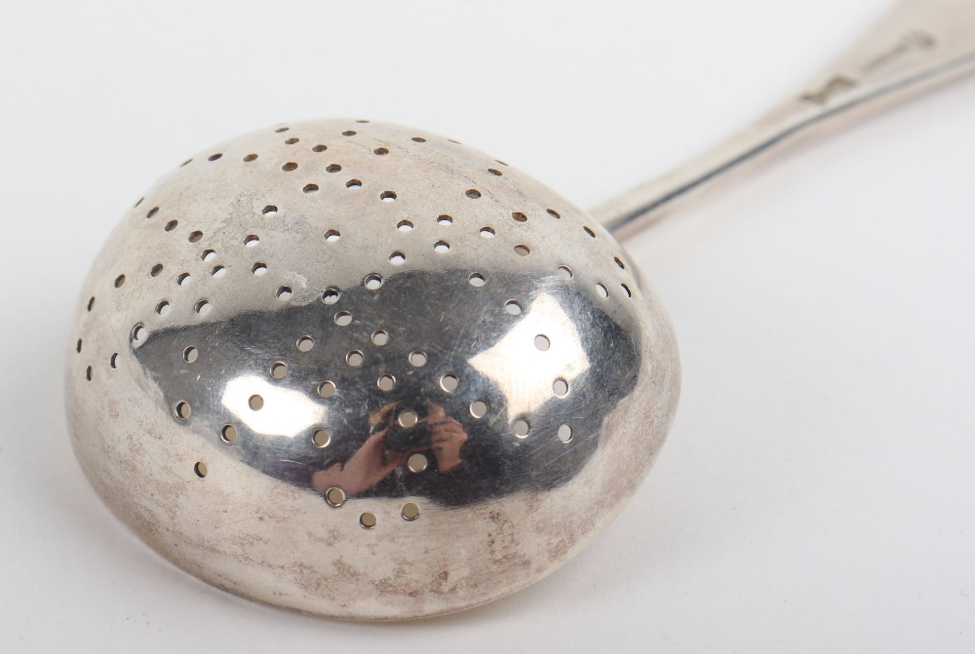 A Russian silver tea strainer, R. Veyde Moscow 1891 - Image 5 of 6