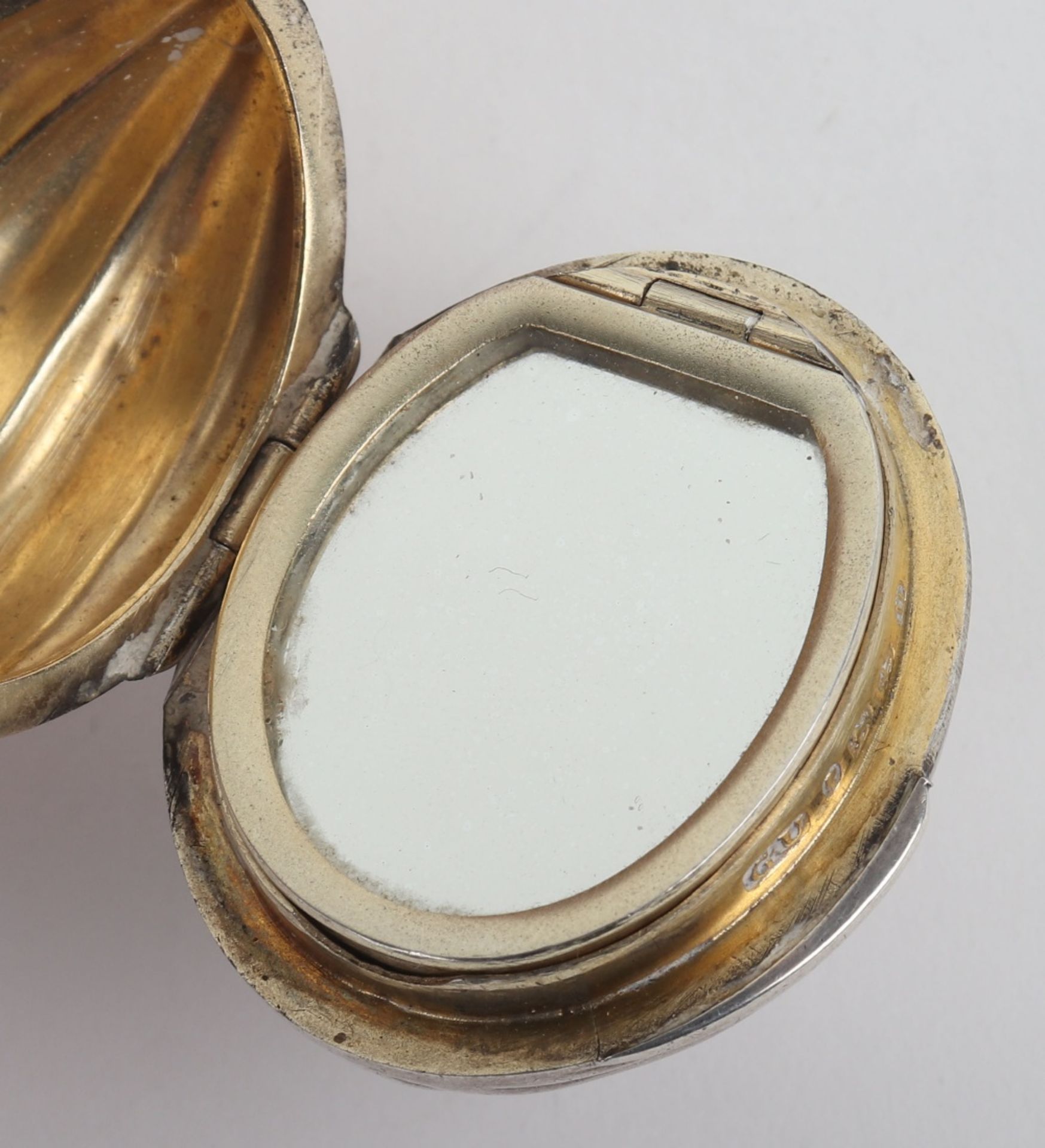 A Victorian silver compact in the form of an egg, George Unite, Birmingham 1887 - Image 4 of 6