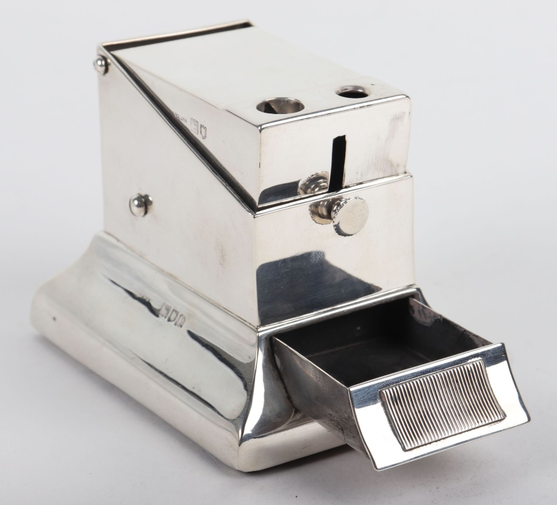 An early 20th century silver cigar/cigarette cutter and match holder/striker, London 1910 - Image 6 of 7