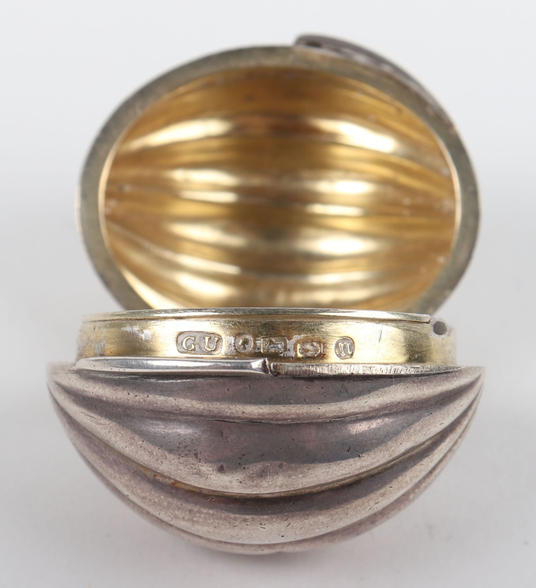 A Victorian silver compact in the form of an egg, George Unite, Birmingham 1887 - Bild 6 aus 6