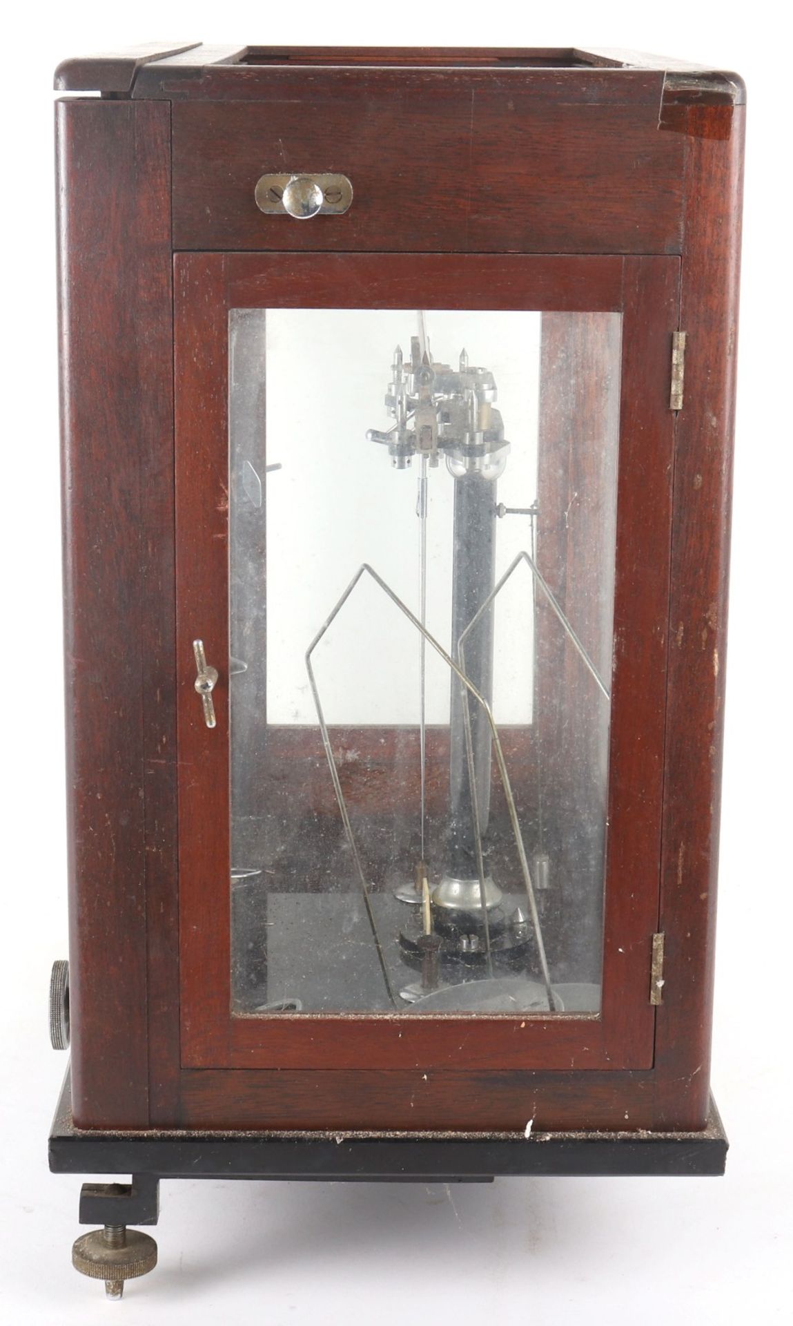 A Townson & Mercer set of scales, in glass, oak and mahogany case - Image 5 of 10