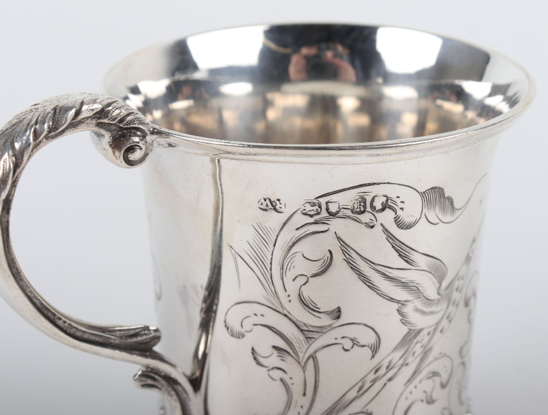 A Victorian silver mug, Robert Wallis, London 1845 - Image 8 of 8