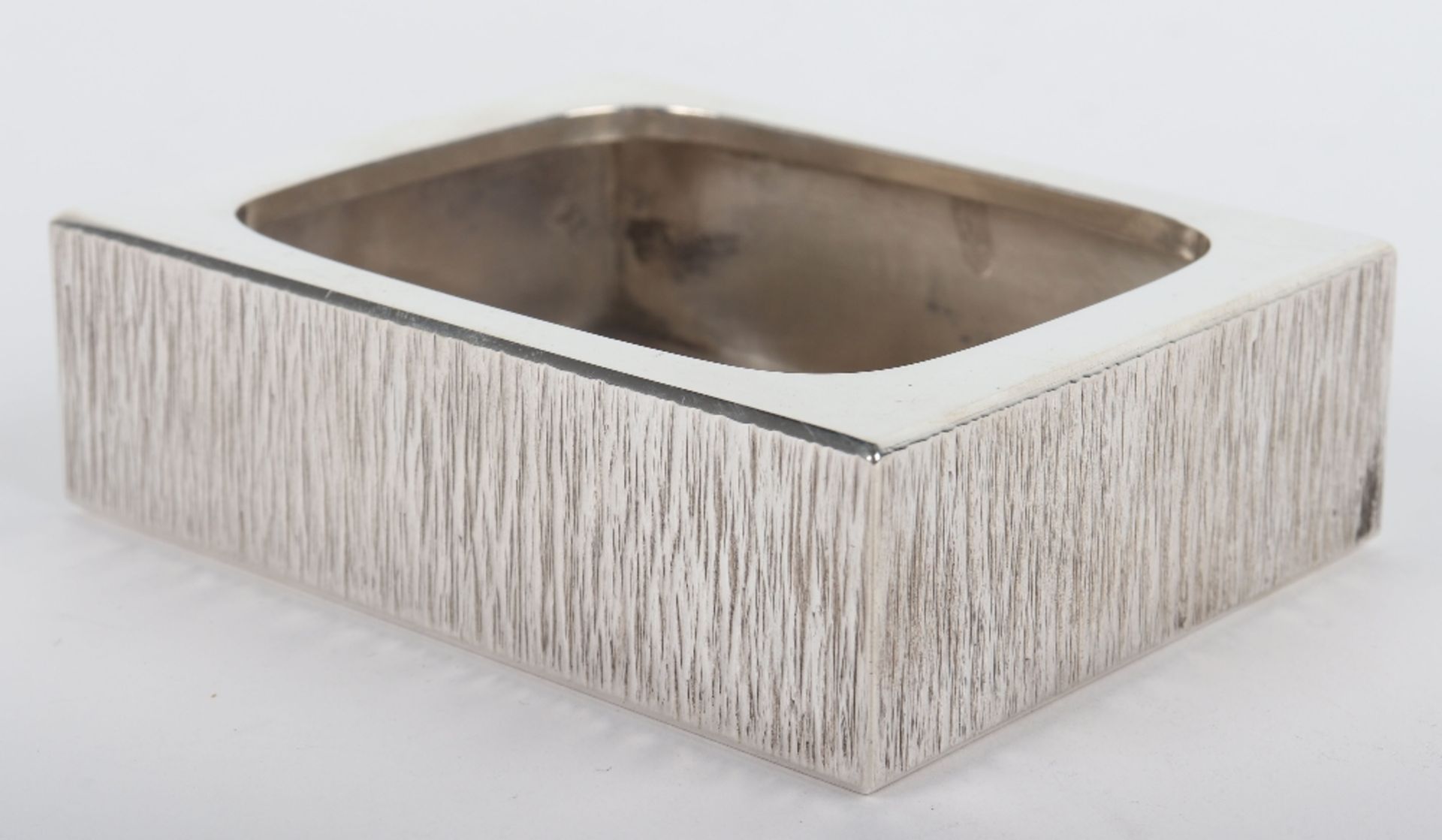 A Gerald Benney silver ashtray, London 1972 - Image 2 of 6