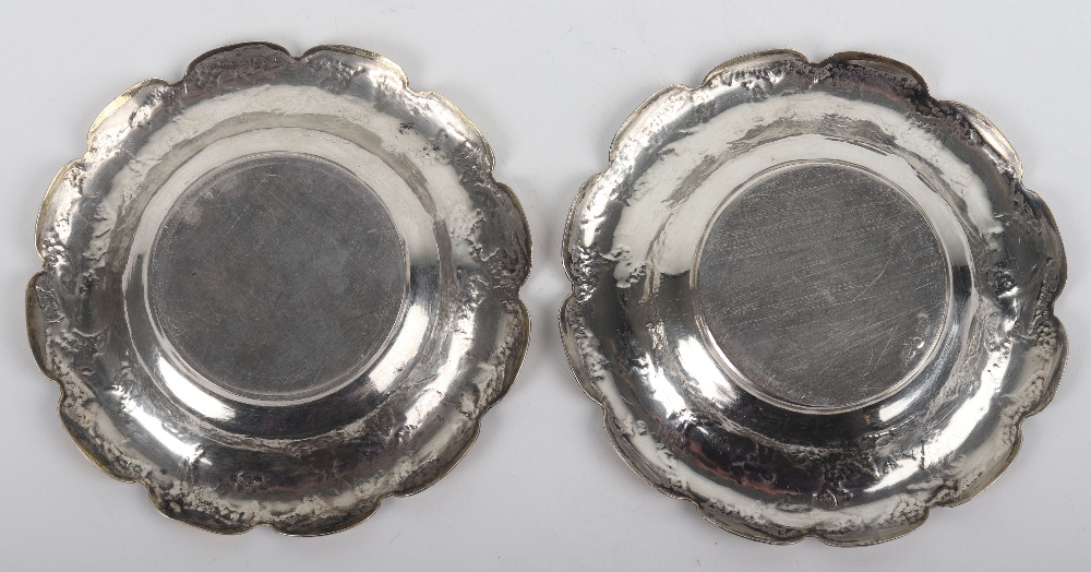 A pair of Russian silver and niello work dishes, marked 84 with other marks - Bild 2 aus 6