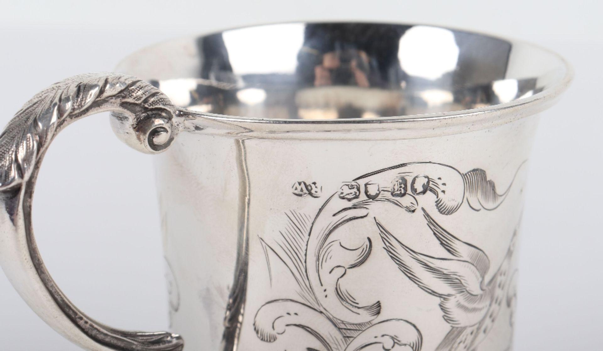 A Victorian silver mug, Robert Wallis, London 1845 - Image 5 of 8