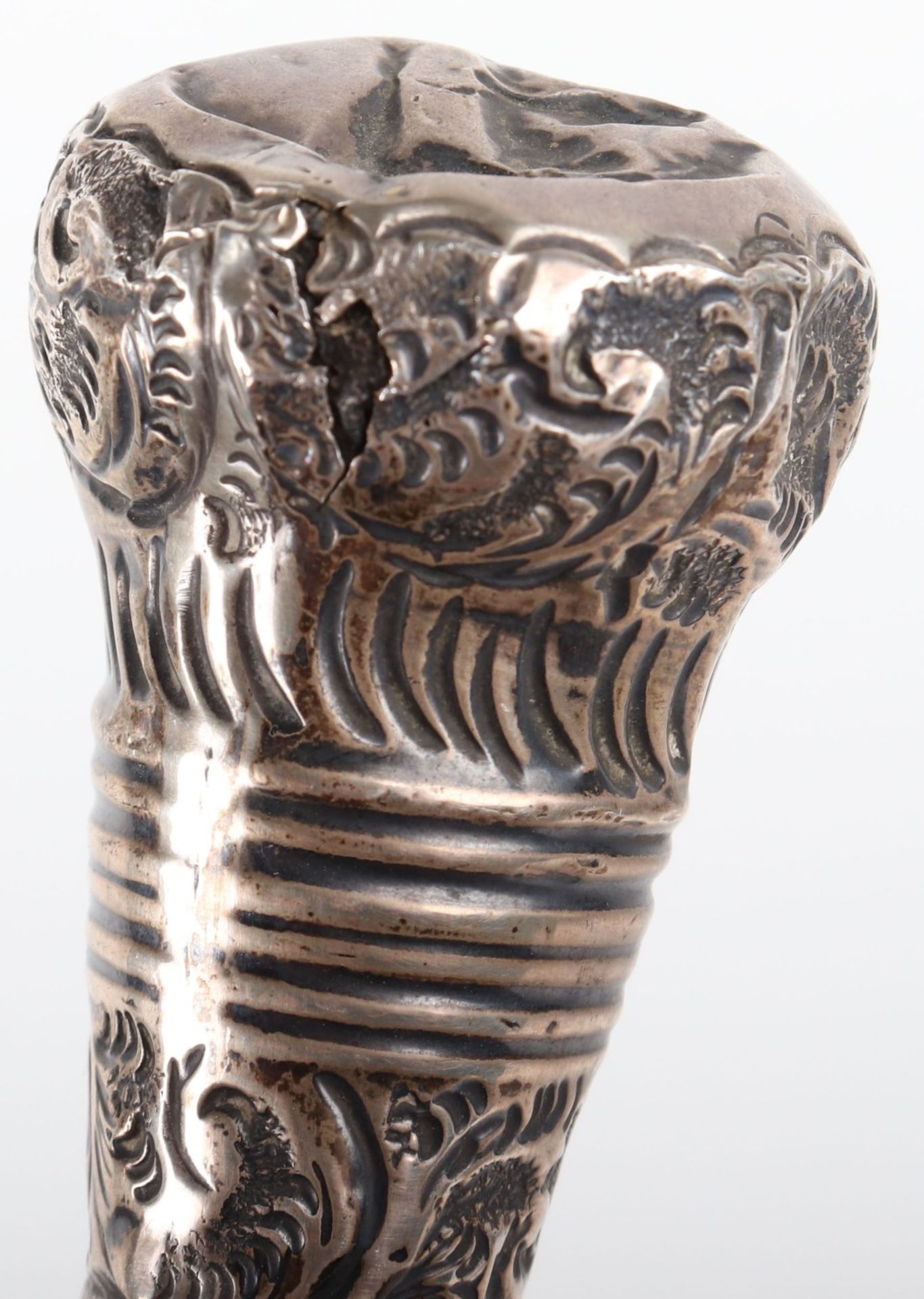 A 19th century silver (unmarked) colonial walking cane, decorated extensively with birds and palms - Bild 20 aus 21