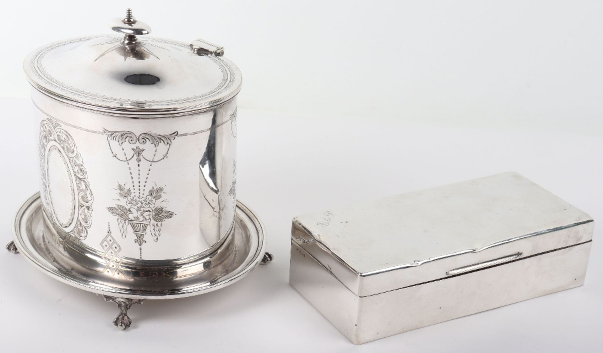 A silver cigarette box, London 1923, 19cmW - Image 2 of 14