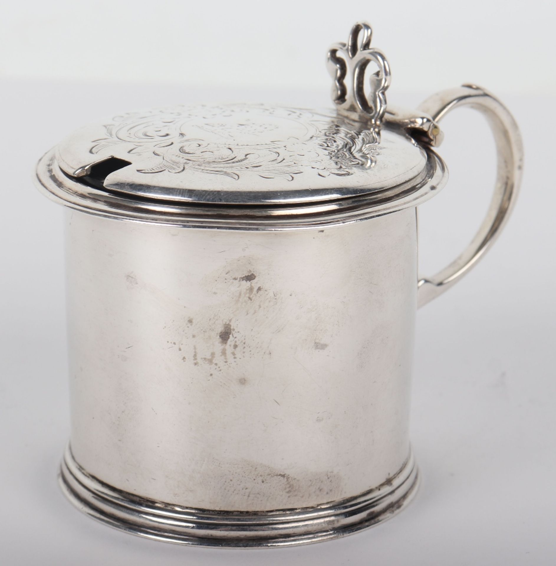 A Victorian silver mustard pot, William Evans, London 1864 - Bild 2 aus 8